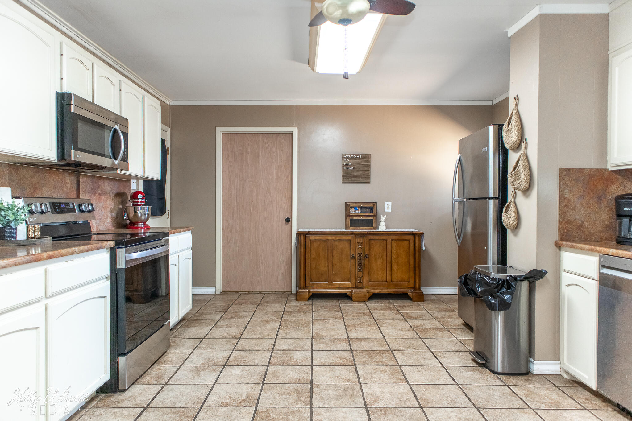 2638 University Avenue Property Photo 17