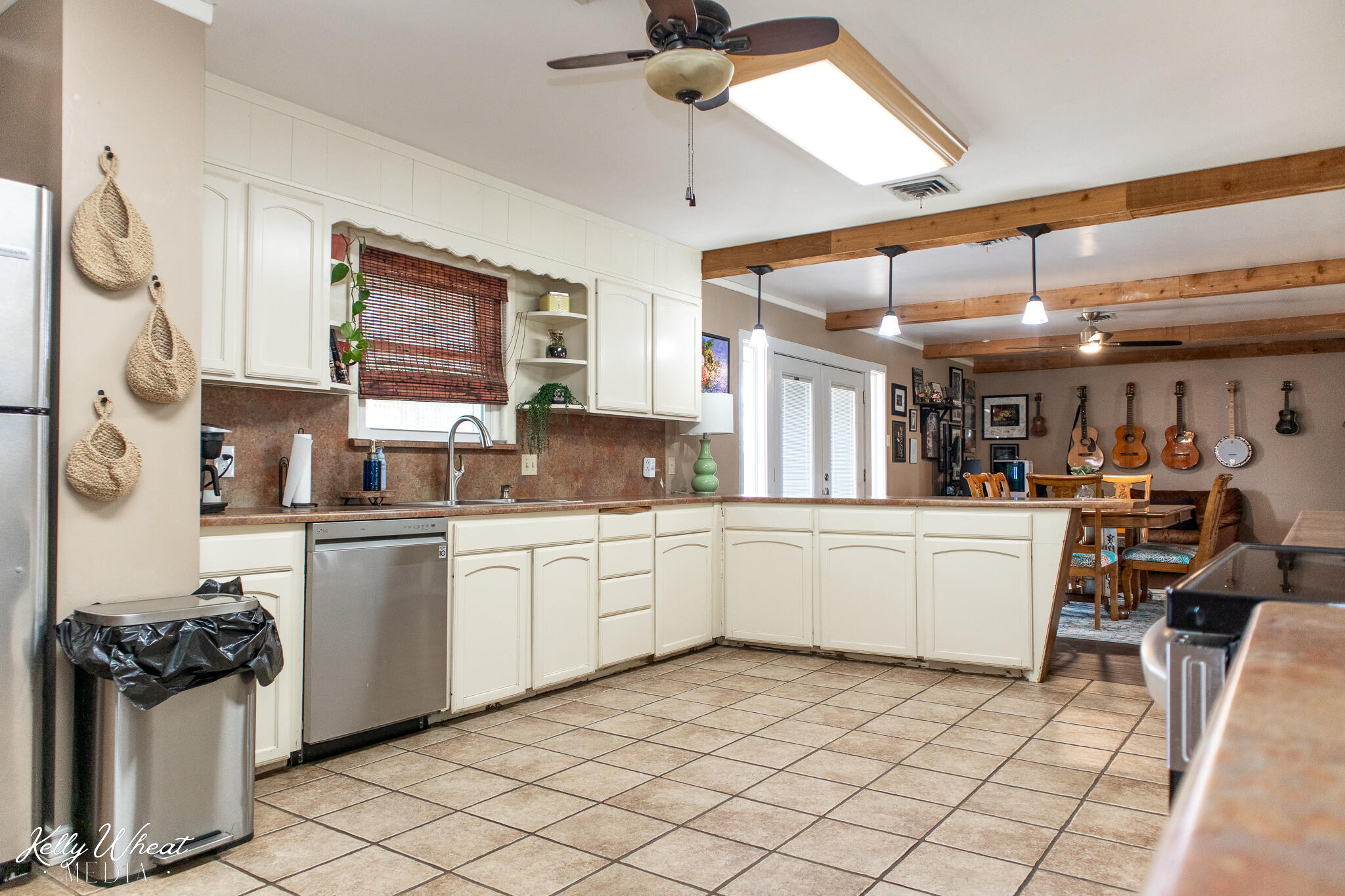 2638 University Avenue Property Photo 18