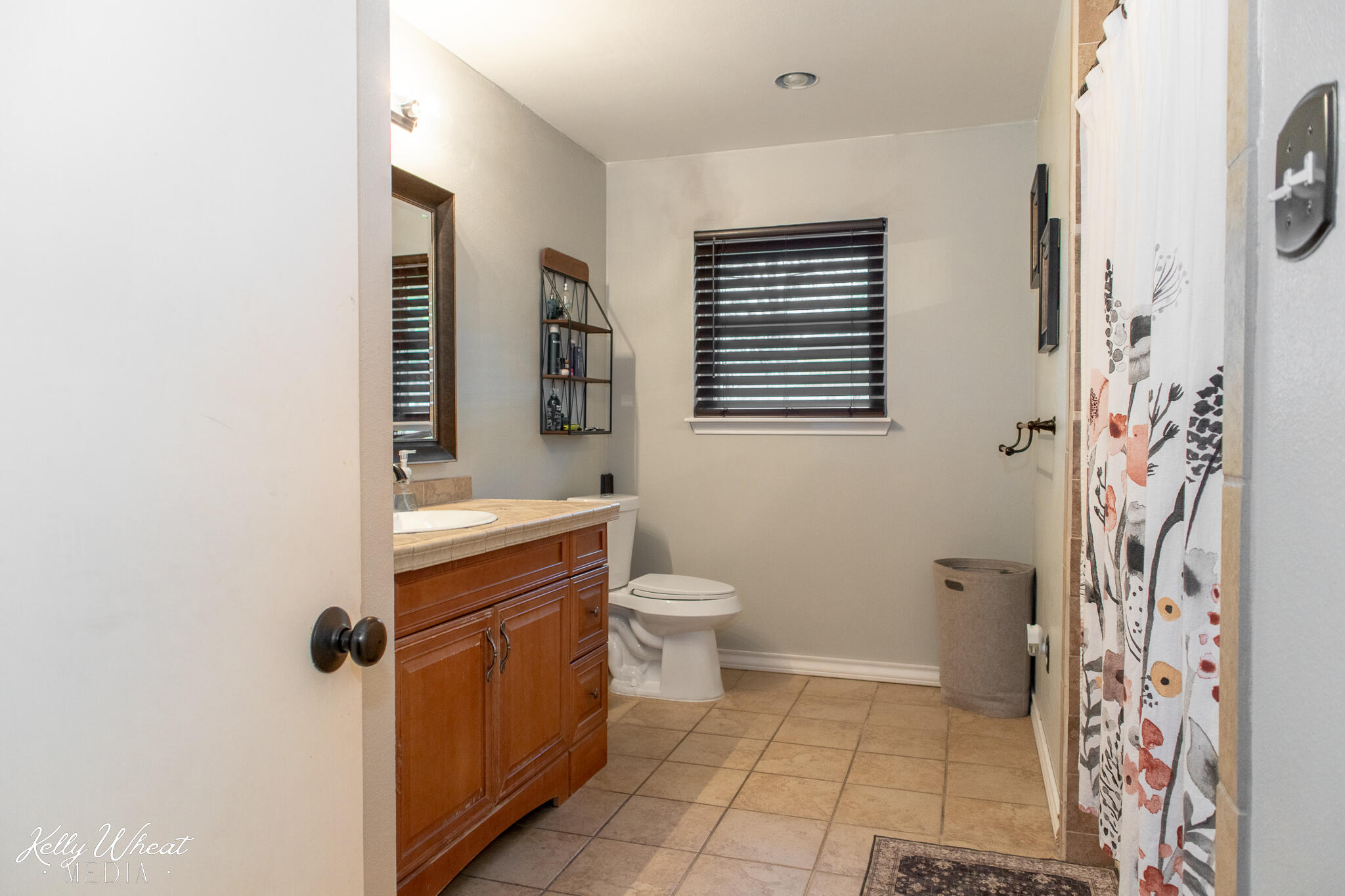 2638 University Avenue Property Photo 21