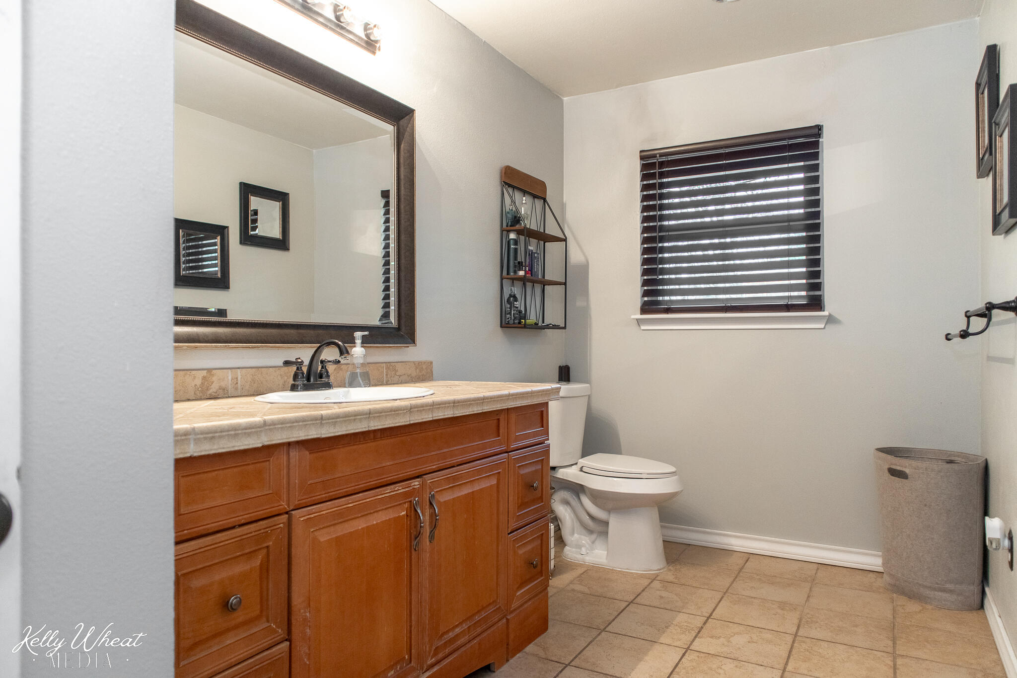 2638 University Avenue Property Photo 22
