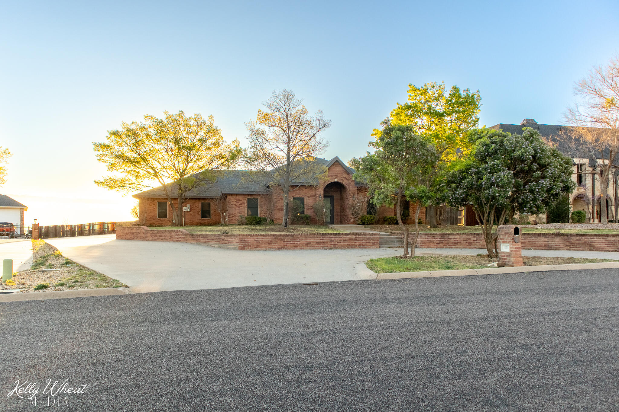 1118 Ashford Drive Property Photo 2