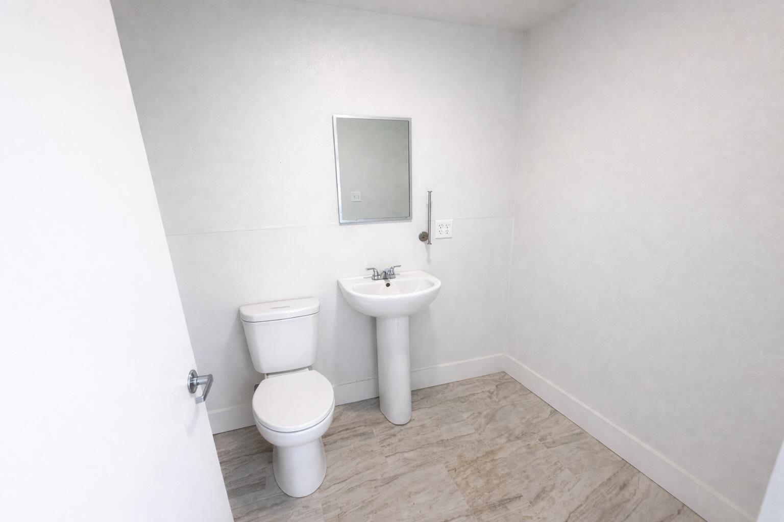 4152 Arden Road, Building 2a Property Photo 5