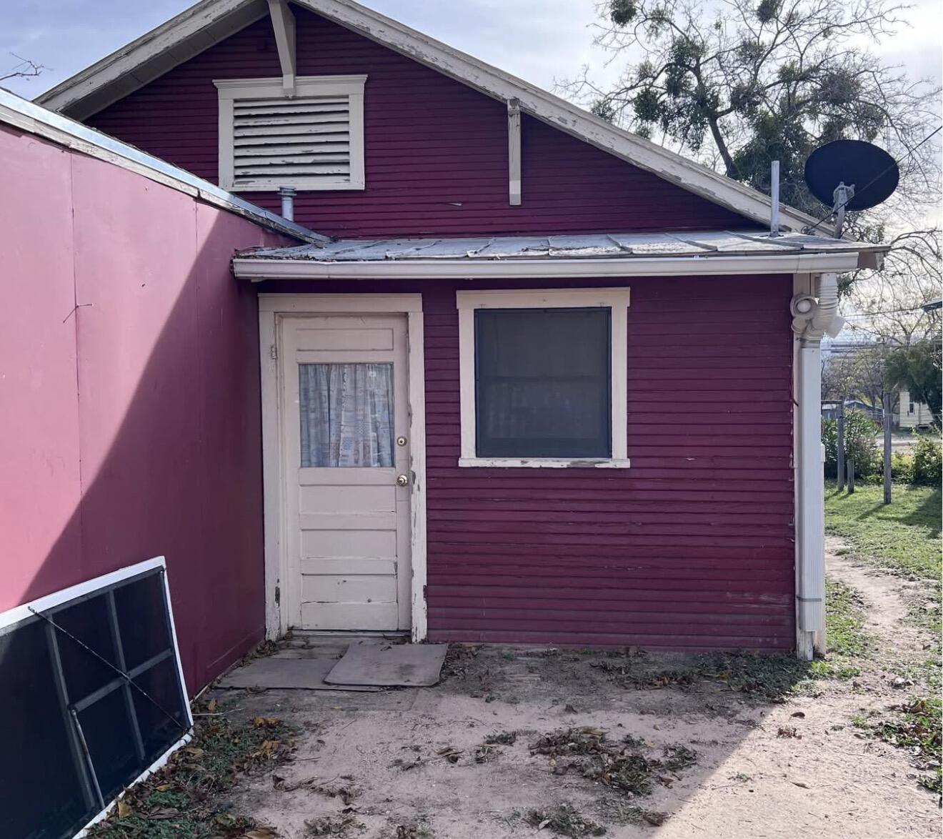 612 E Harris Avenue Property Photo 9