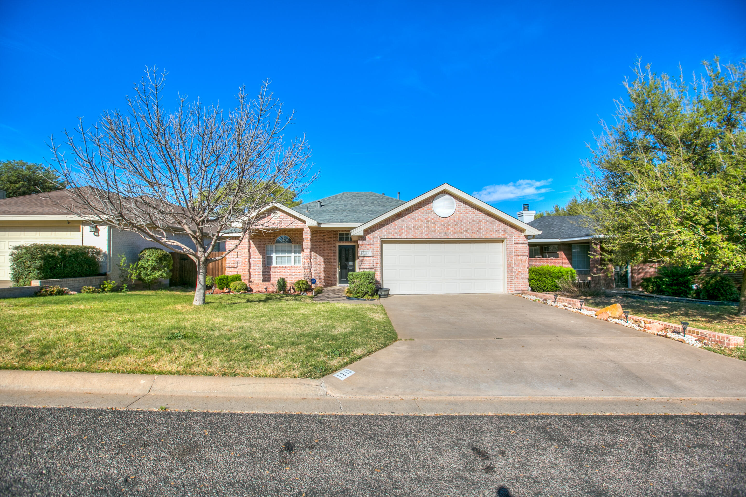 1213 Dorchester Drive Property Photo 1