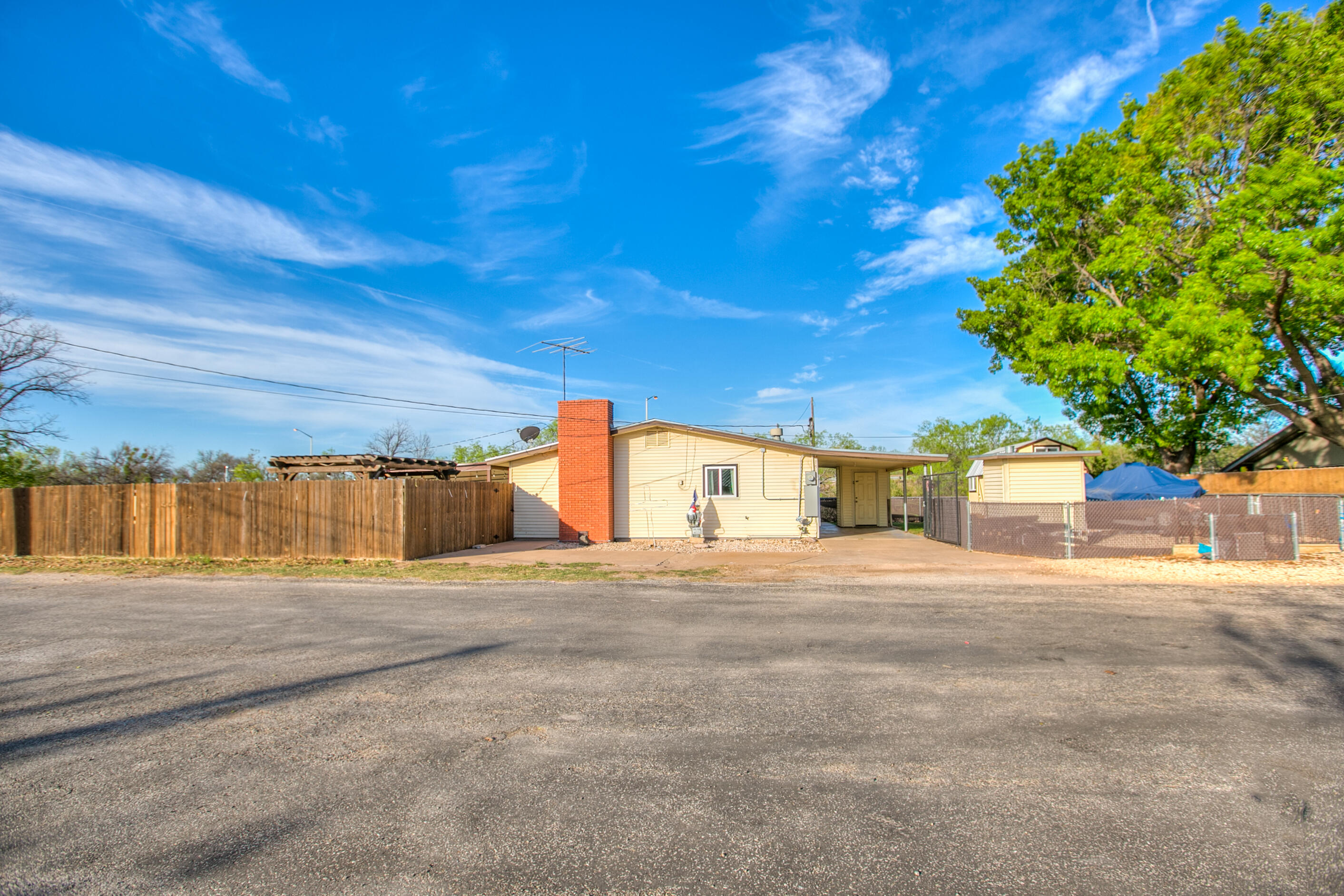 1510 Loop Drive Property Photo 2