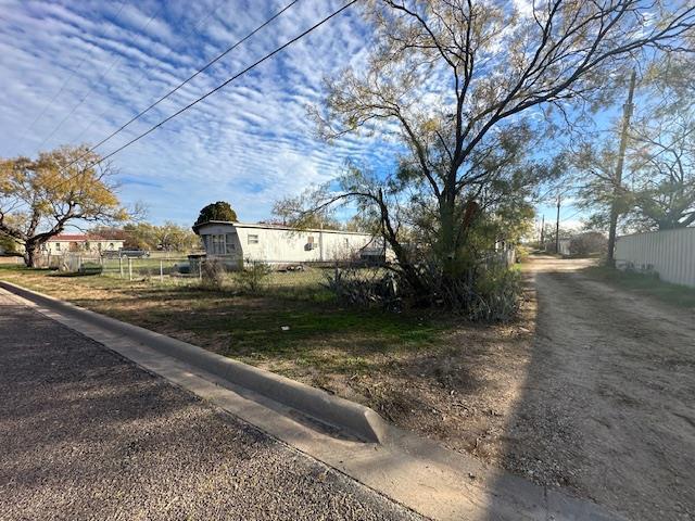 301 E 43rd Street Property Photo 3