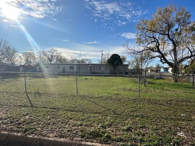 301 E 43rd Street Property Photo 4