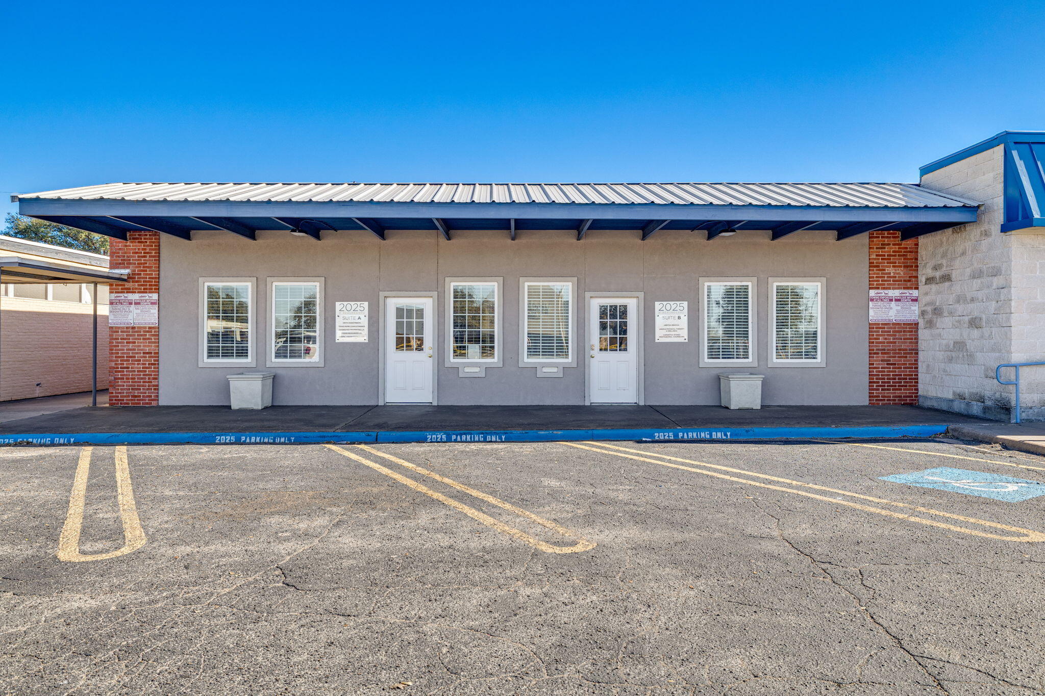 2025 W Beauregard Avenue Property Photo 1
