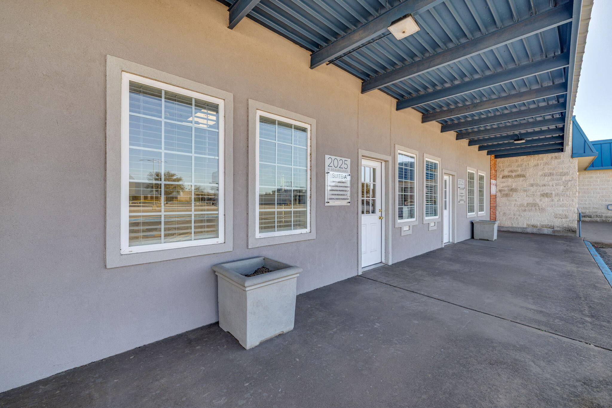 2025 W Beauregard Avenue Property Photo 4