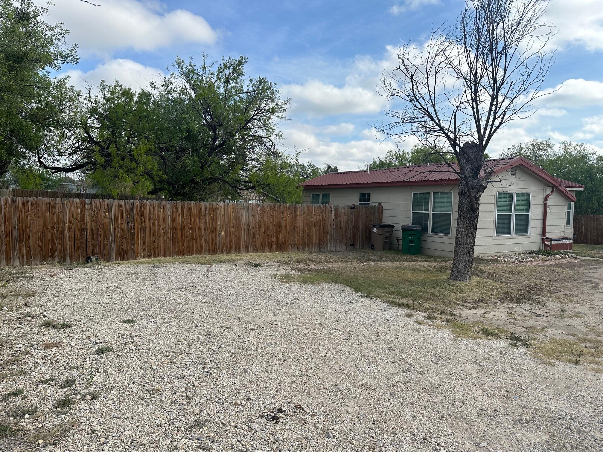 610 Tarver Street Property Photo 2