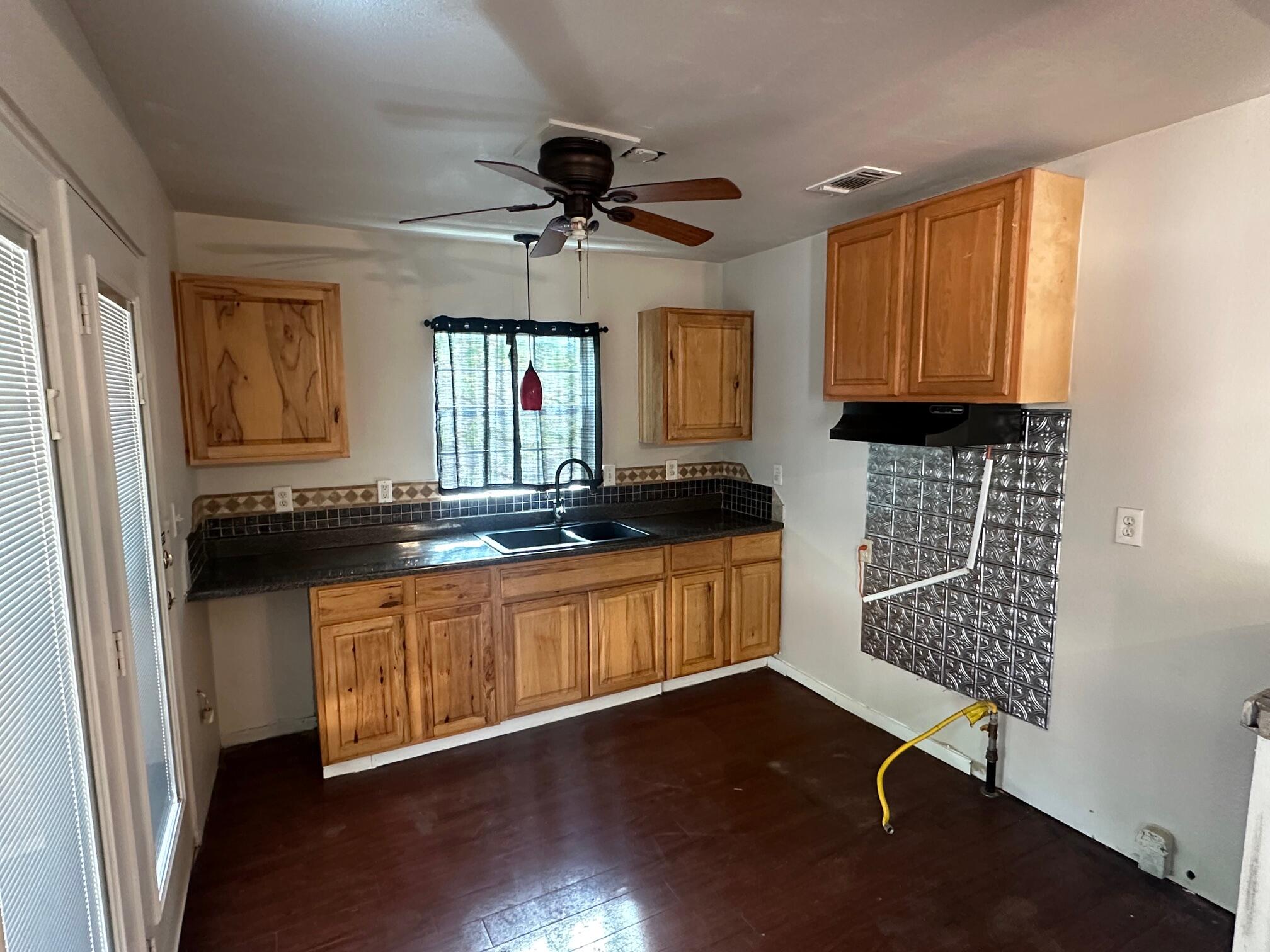 610 Tarver Street Property Photo 6