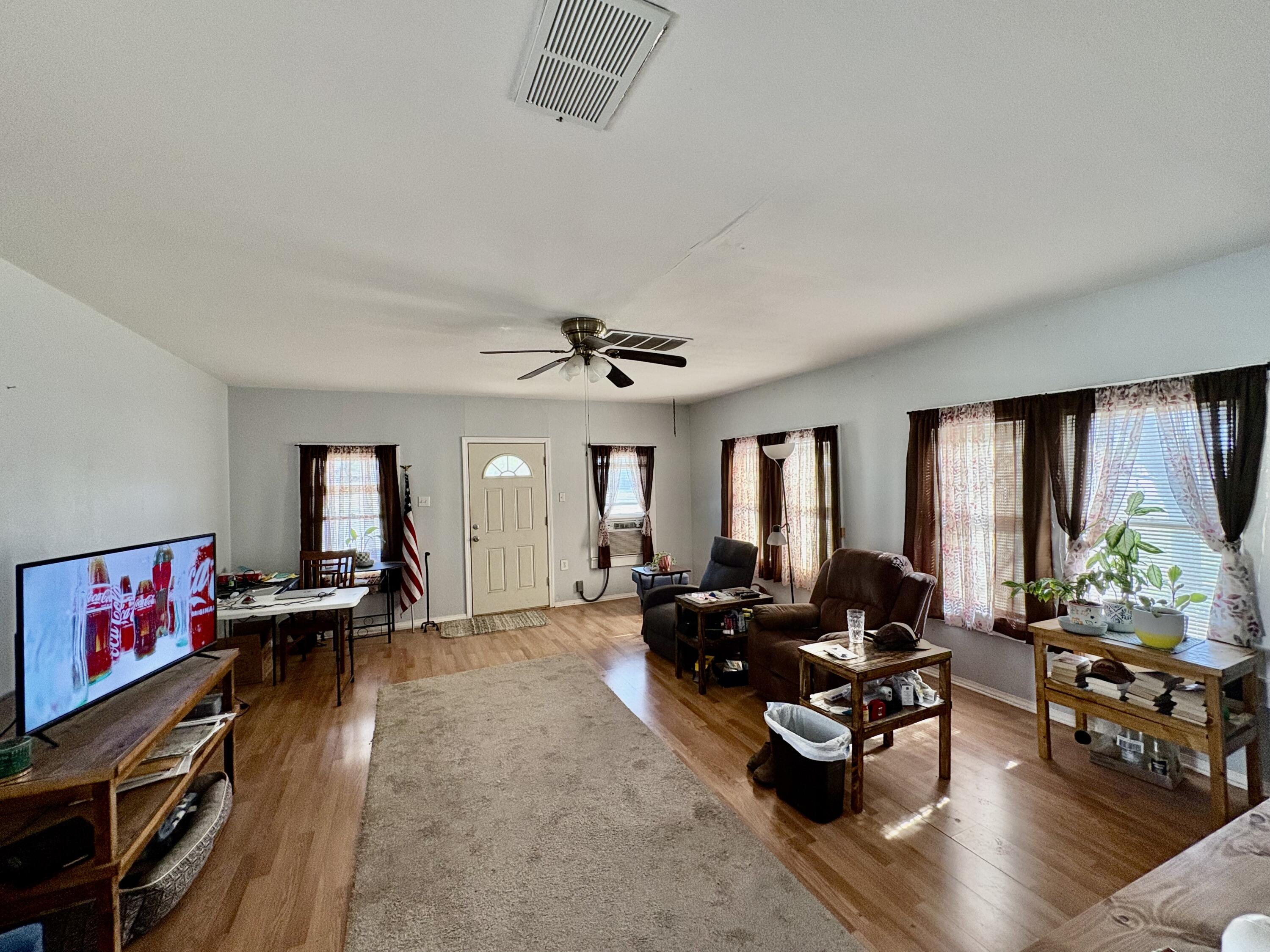 117 W 10th Street Property Photo 4