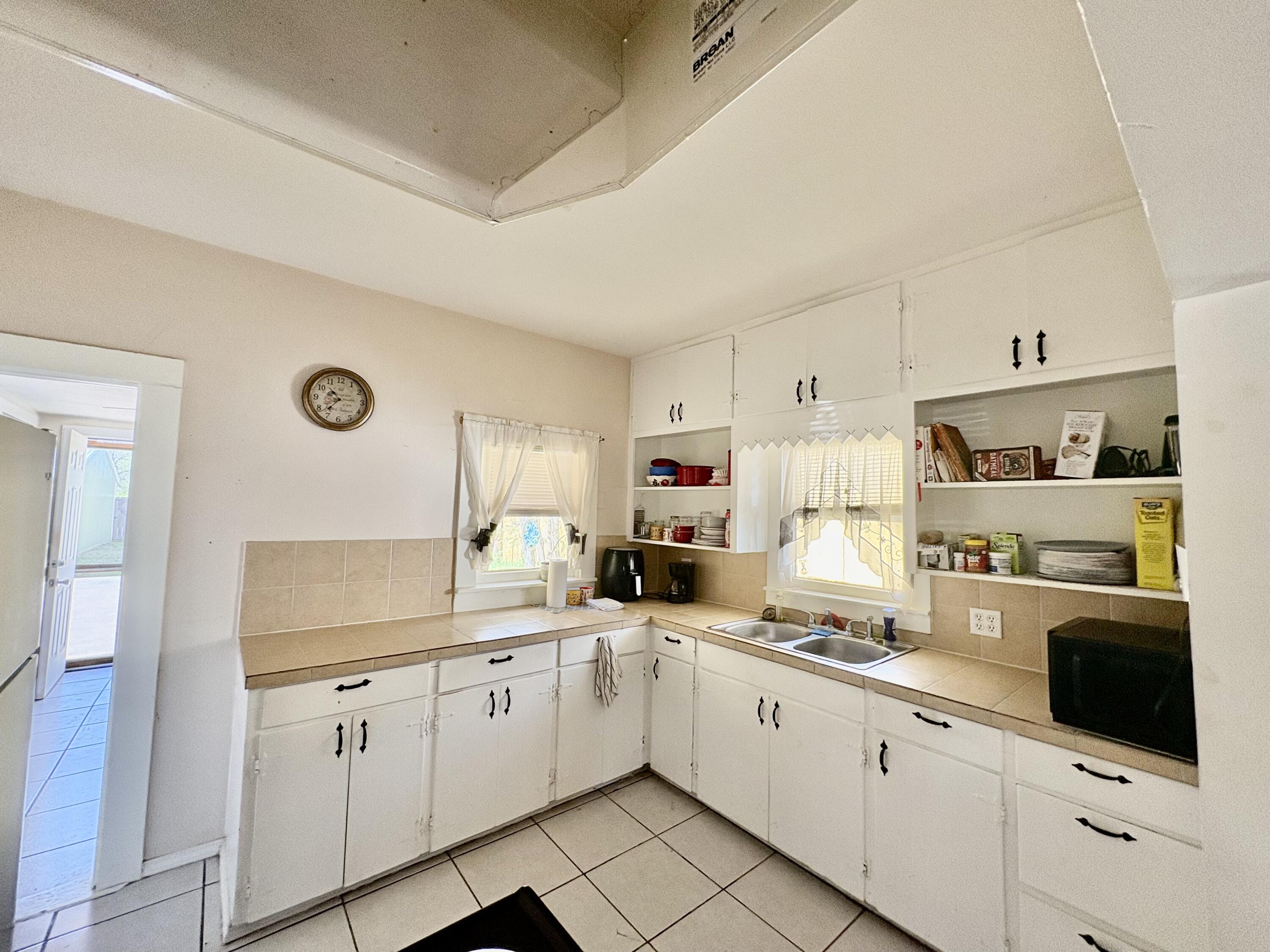 117 W 10th Street Property Photo 7