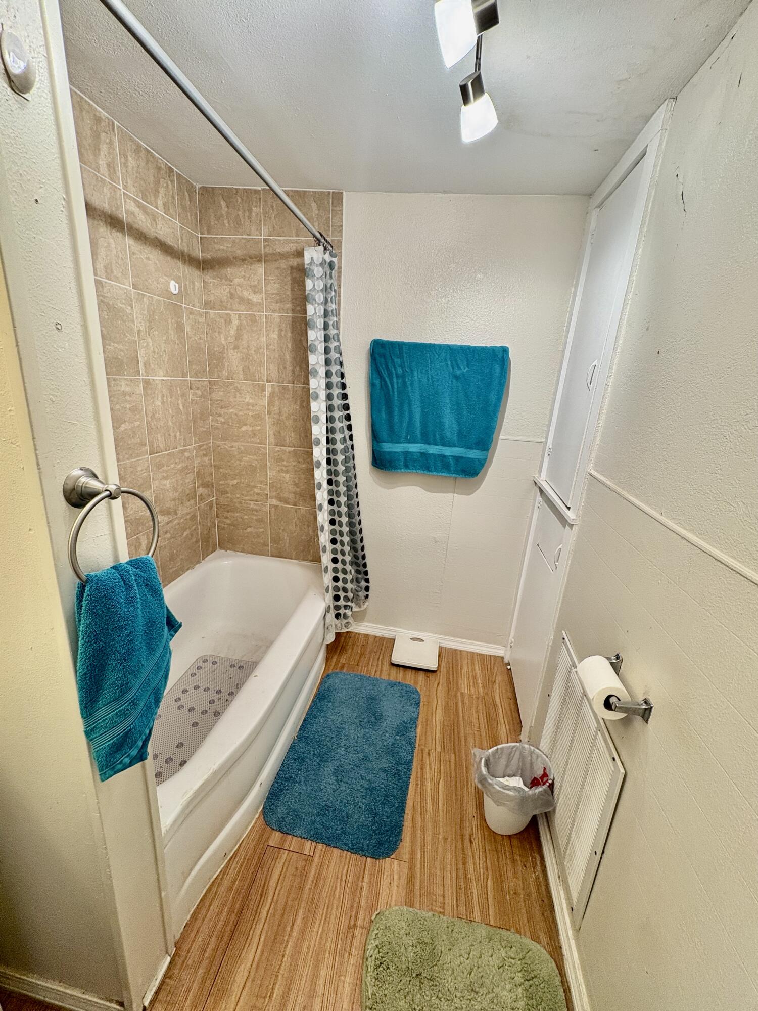 117 W 10th Street Property Photo 14