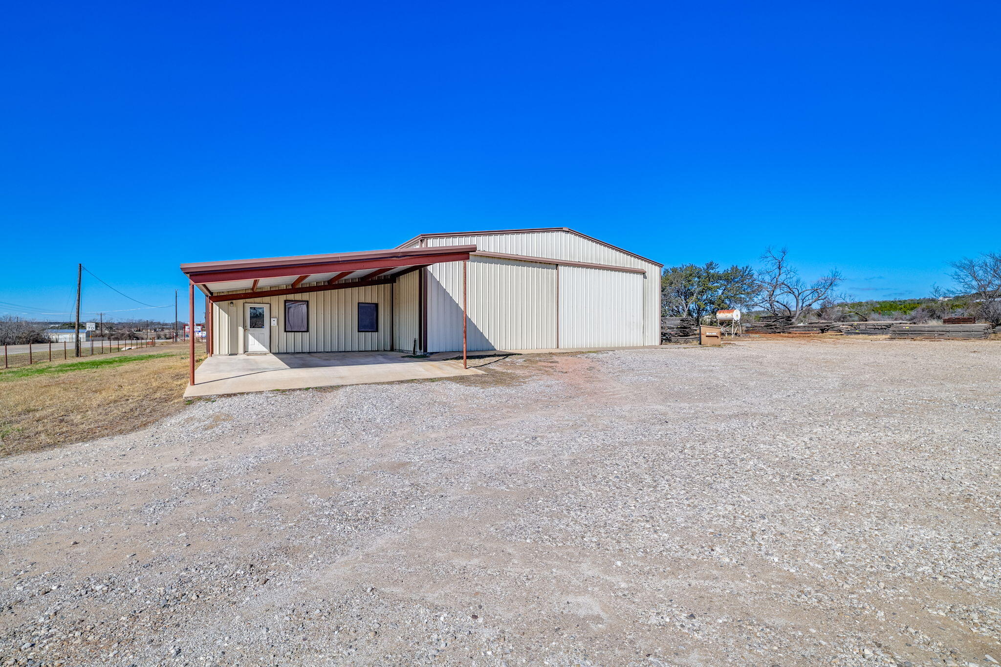 2684 W Us Hwy 290 Property Photo 8