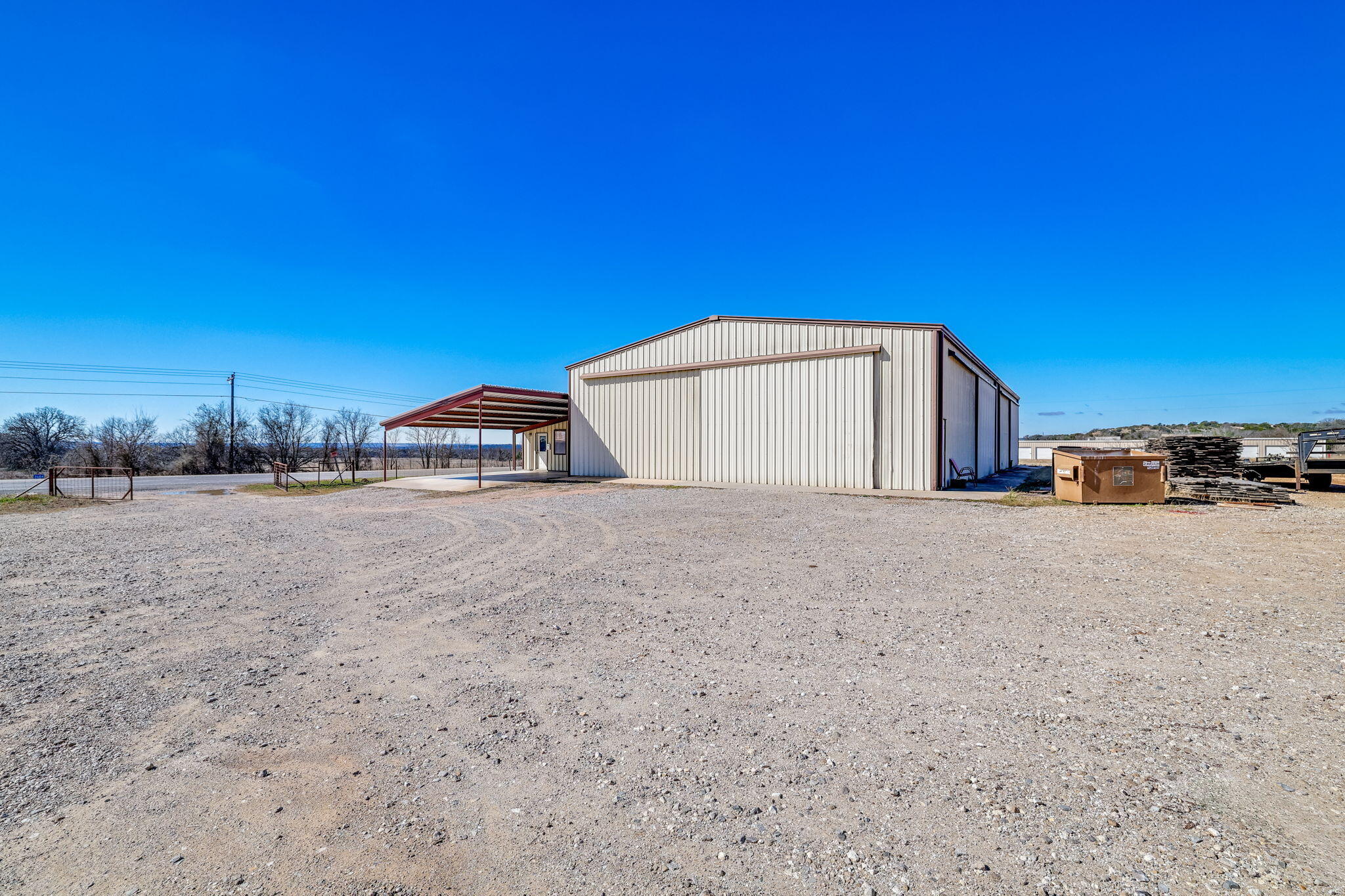 2684 W Us Hwy 290 Property Photo 9