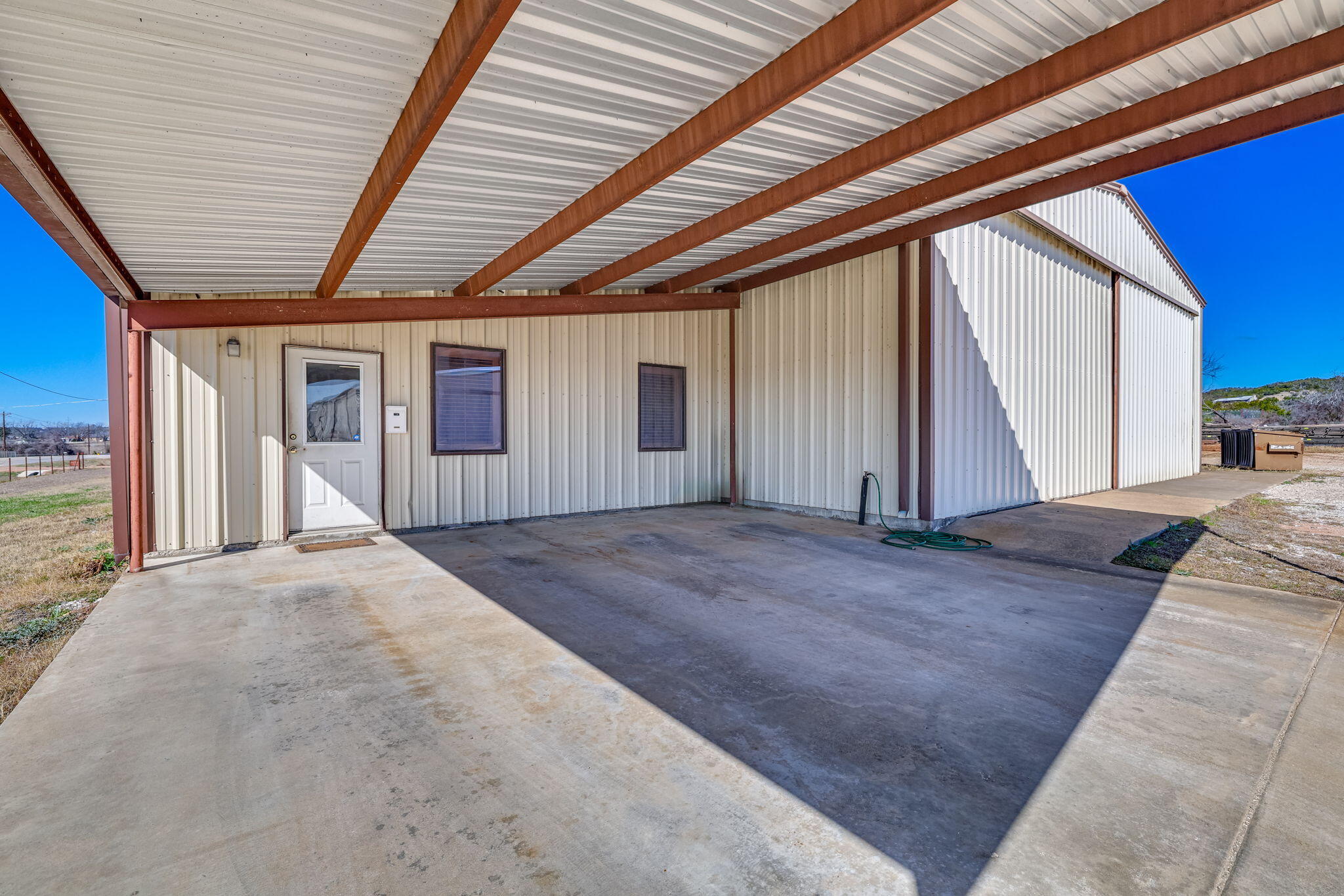2684 W Us Hwy 290 Property Photo 10