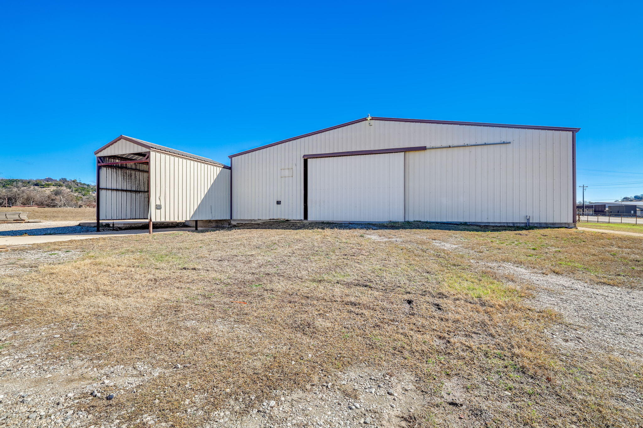 2684 W Us Hwy 290 Property Photo 32