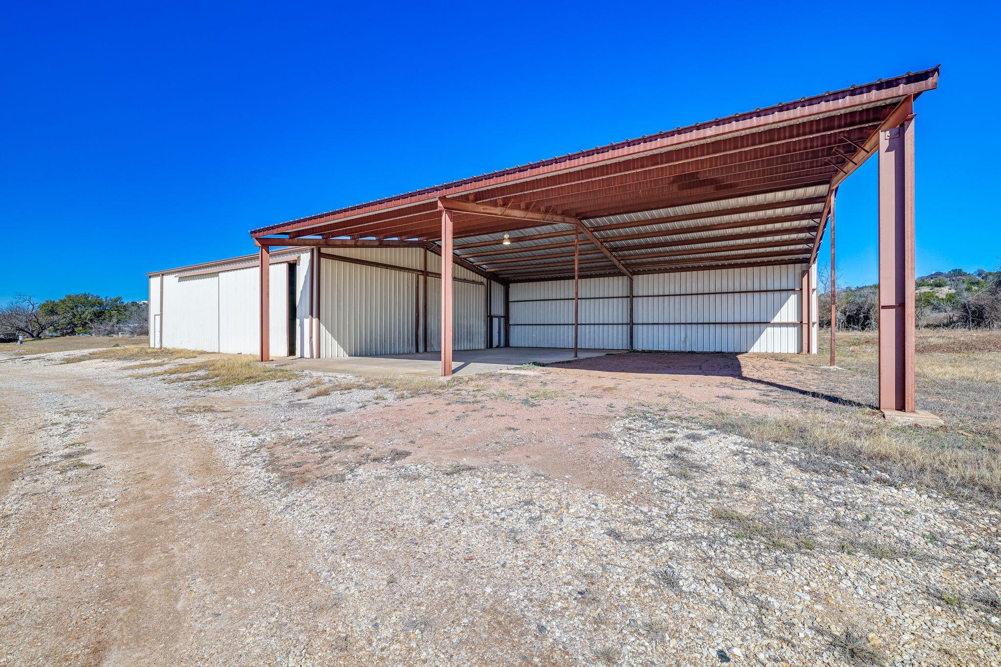 2684 W Us Hwy 290 Property Photo 45