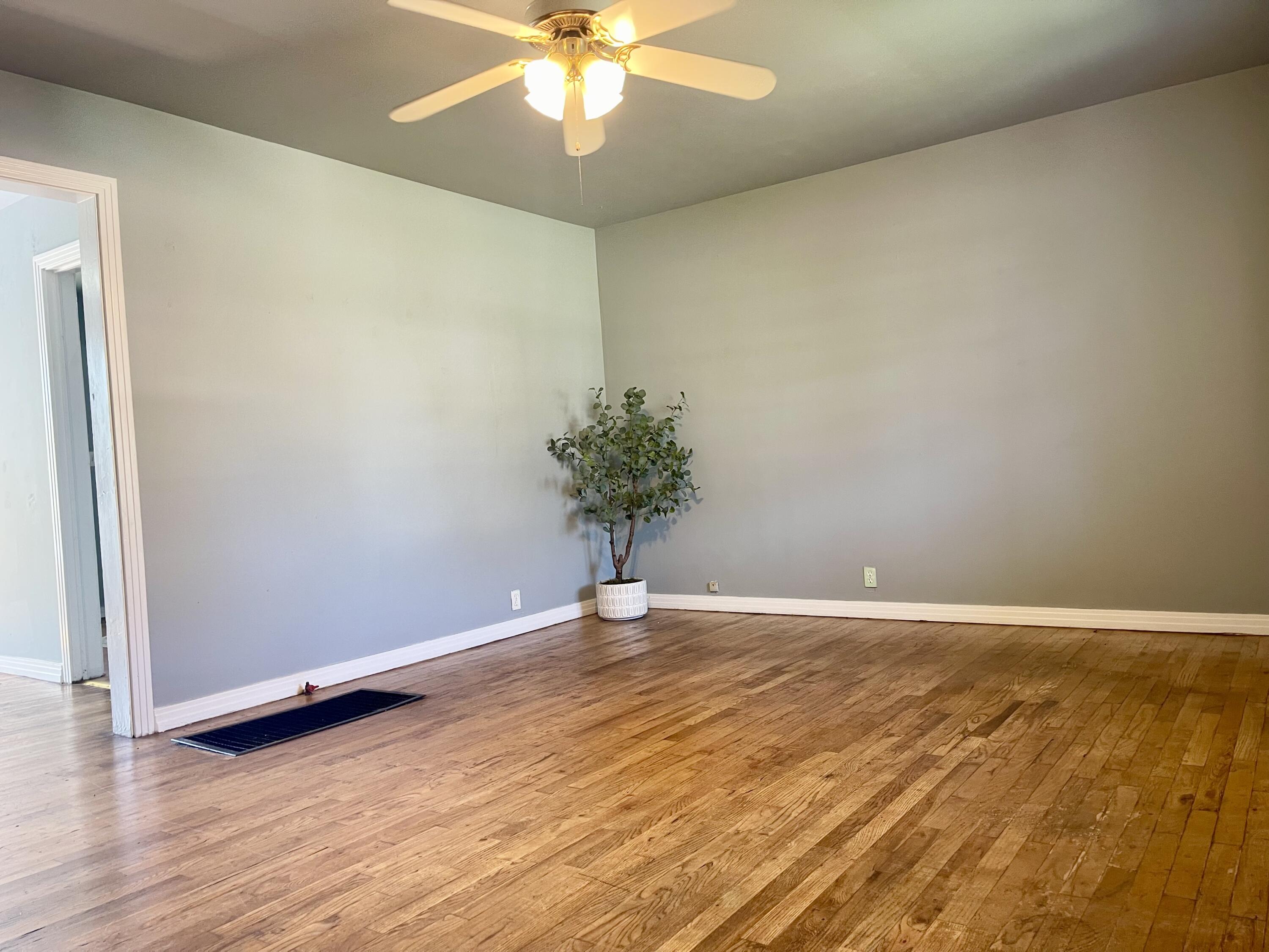 703 N 9th Street, Ballinger Property Photo 1