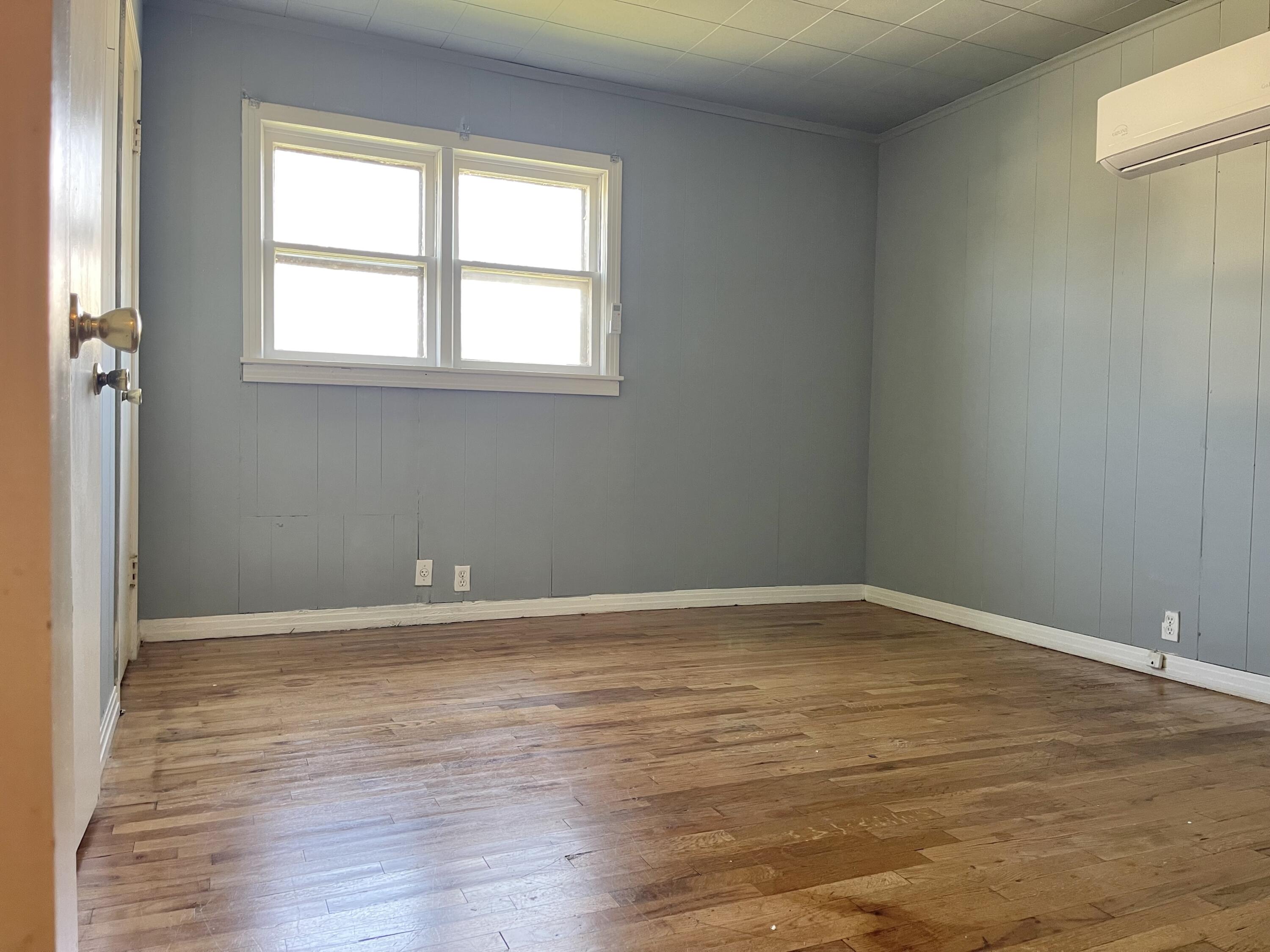 703 N 9th Street, Ballinger Property Photo 6