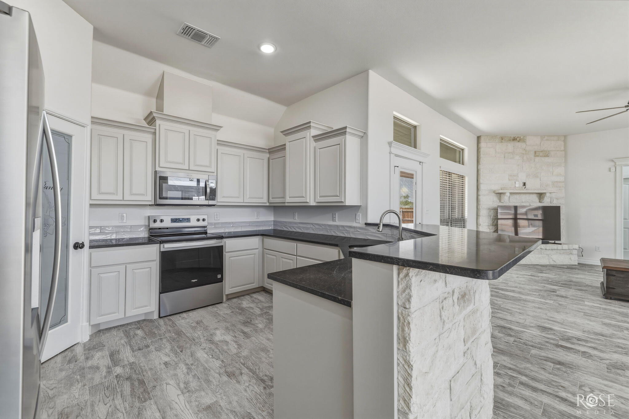 9503 Grey Wolf Lane Property Photo 14
