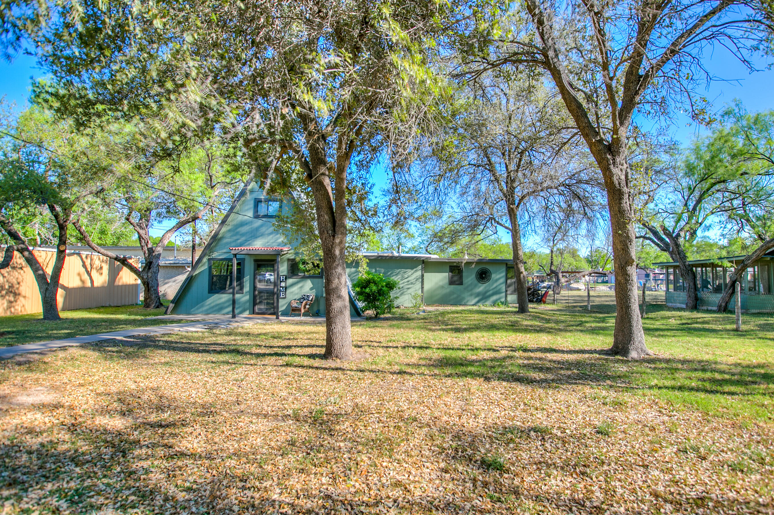 2618 Sleepy Hollow Road Property Photo 4