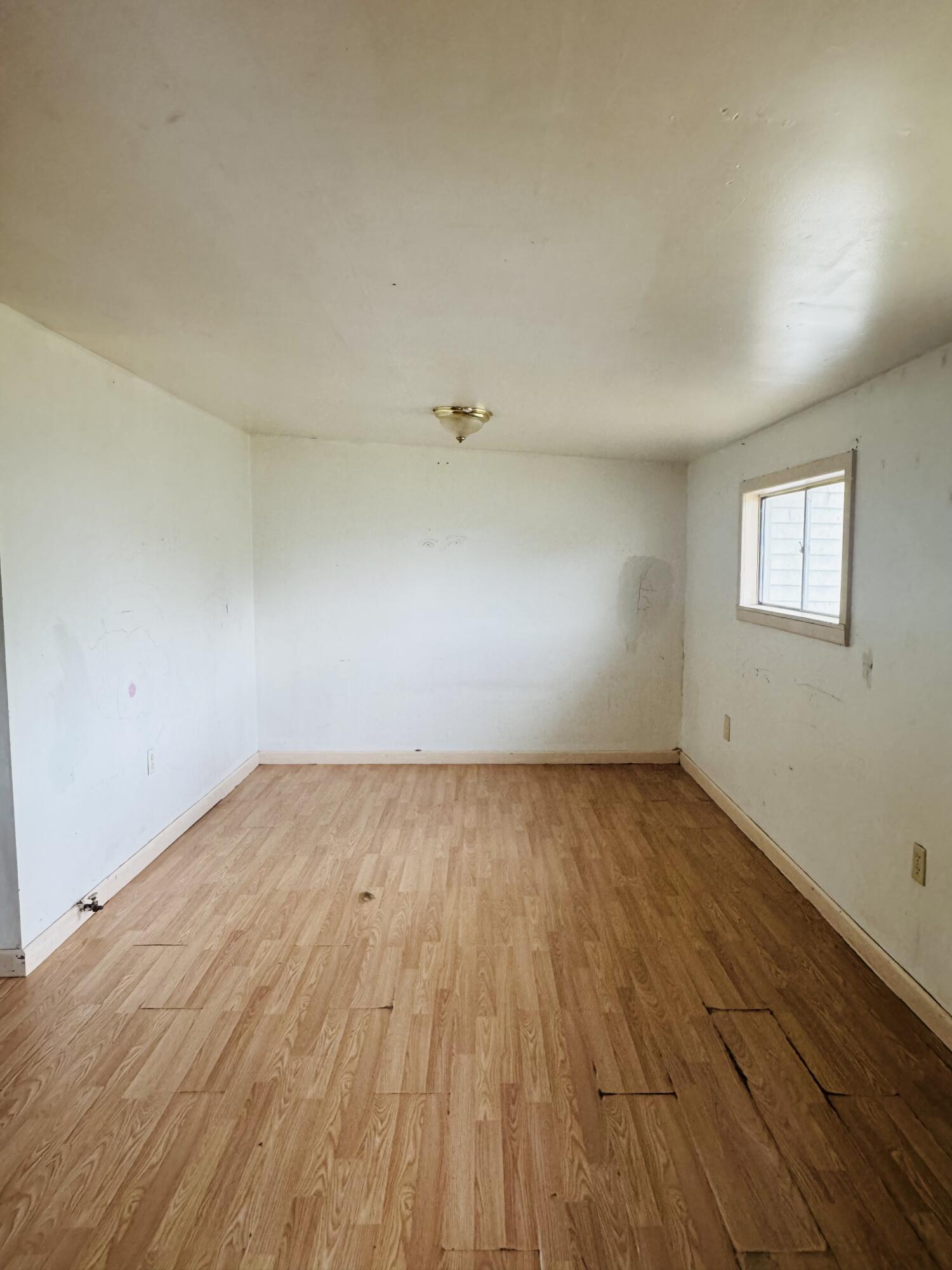 402 E Dale Street Property Photo 5