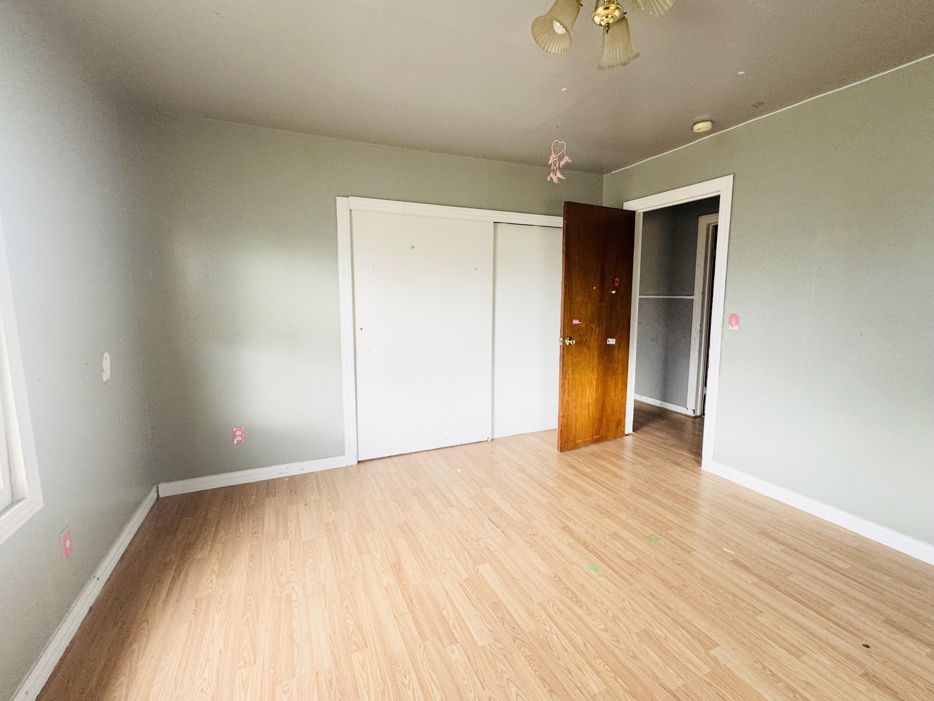 402 E Dale Street Property Photo 6