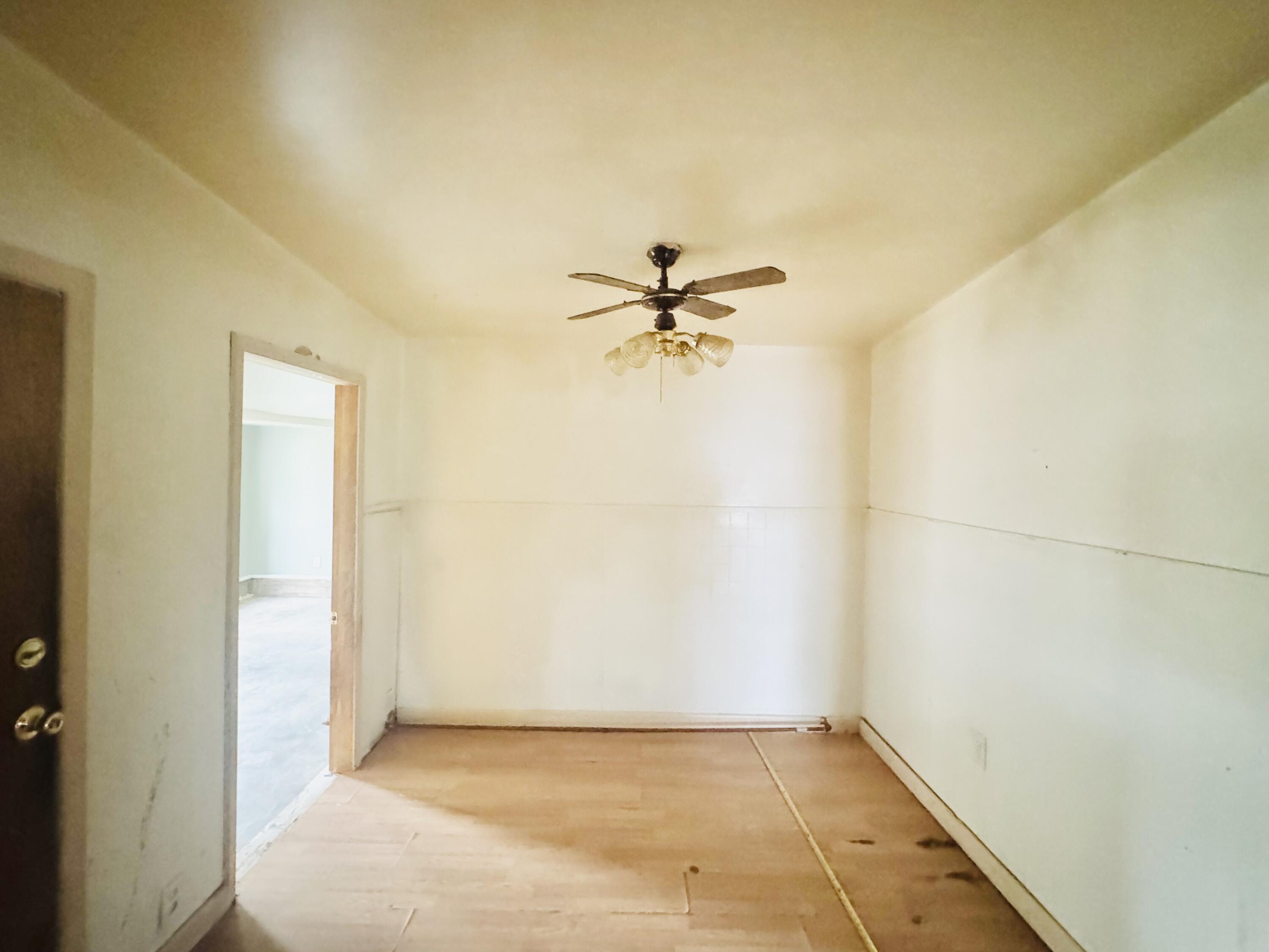 402 E Dale Street Property Photo 7
