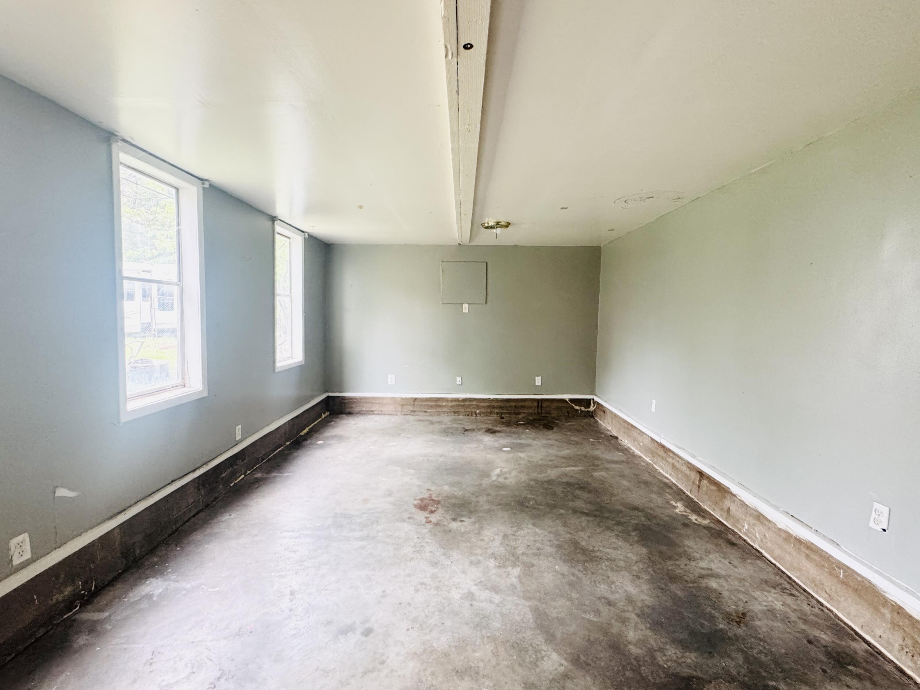 402 E Dale Street Property Photo 8