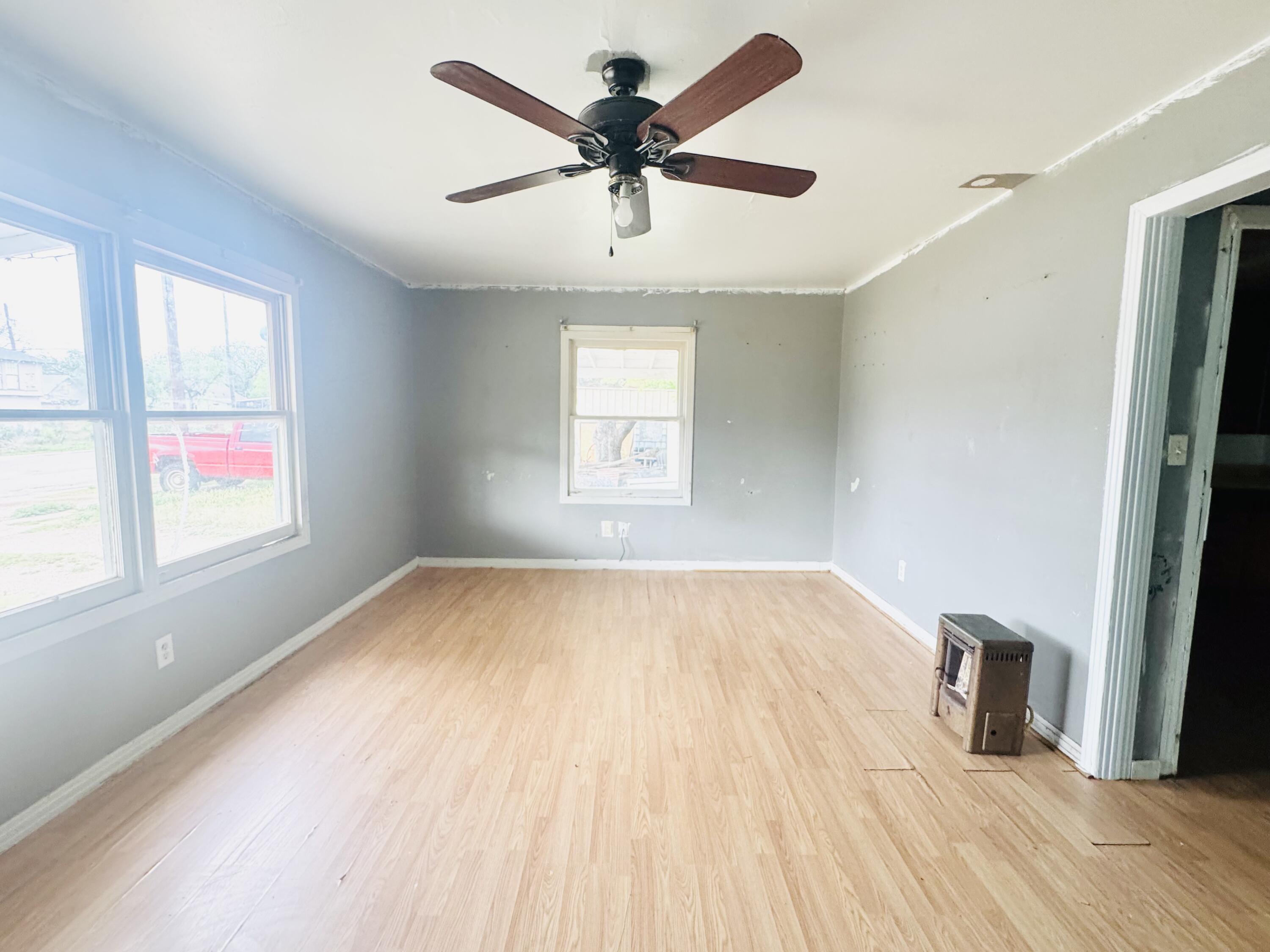 402 E Dale Street Property Photo 10