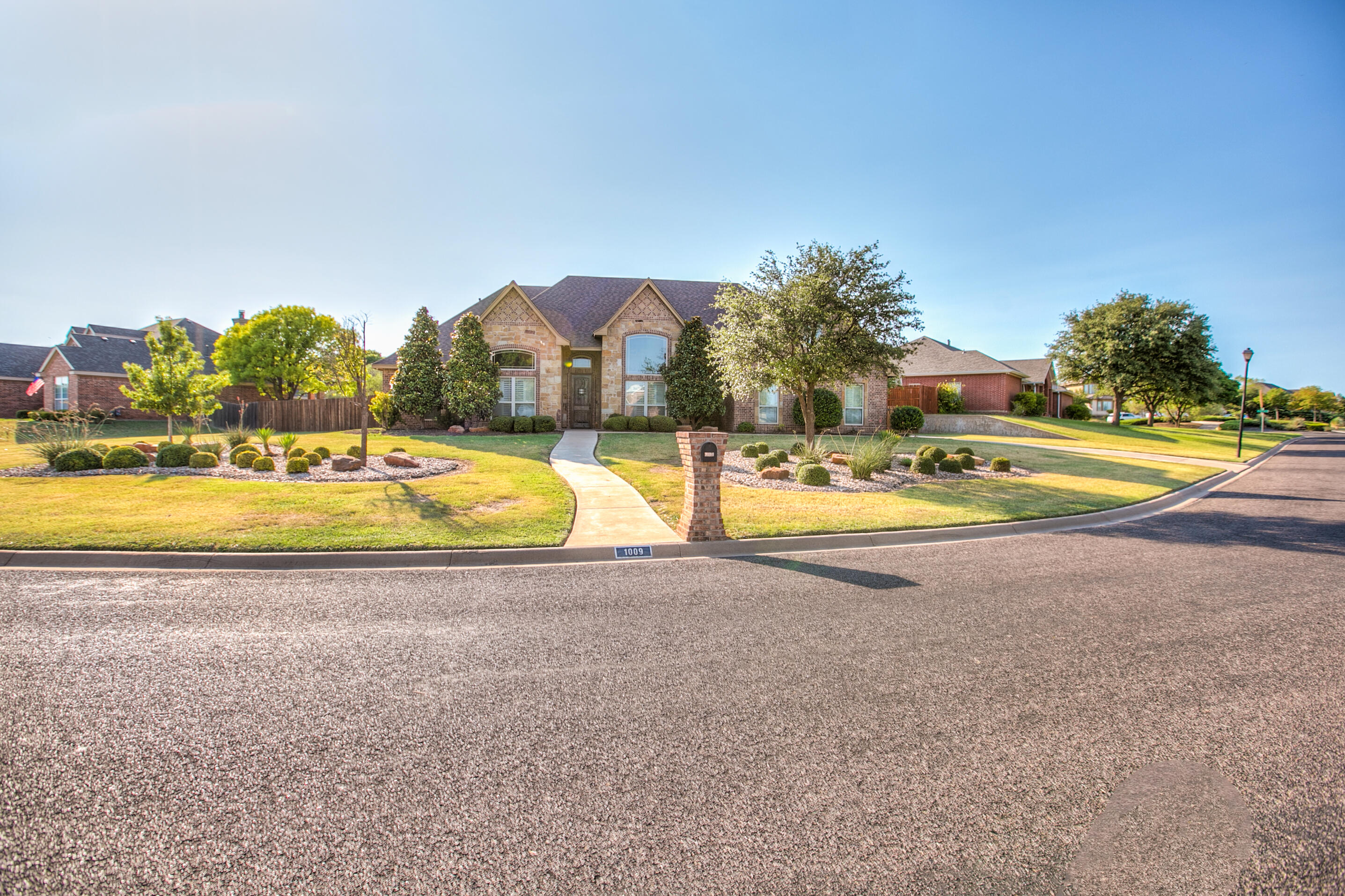 1009 Ashford Drive Property Photo 1