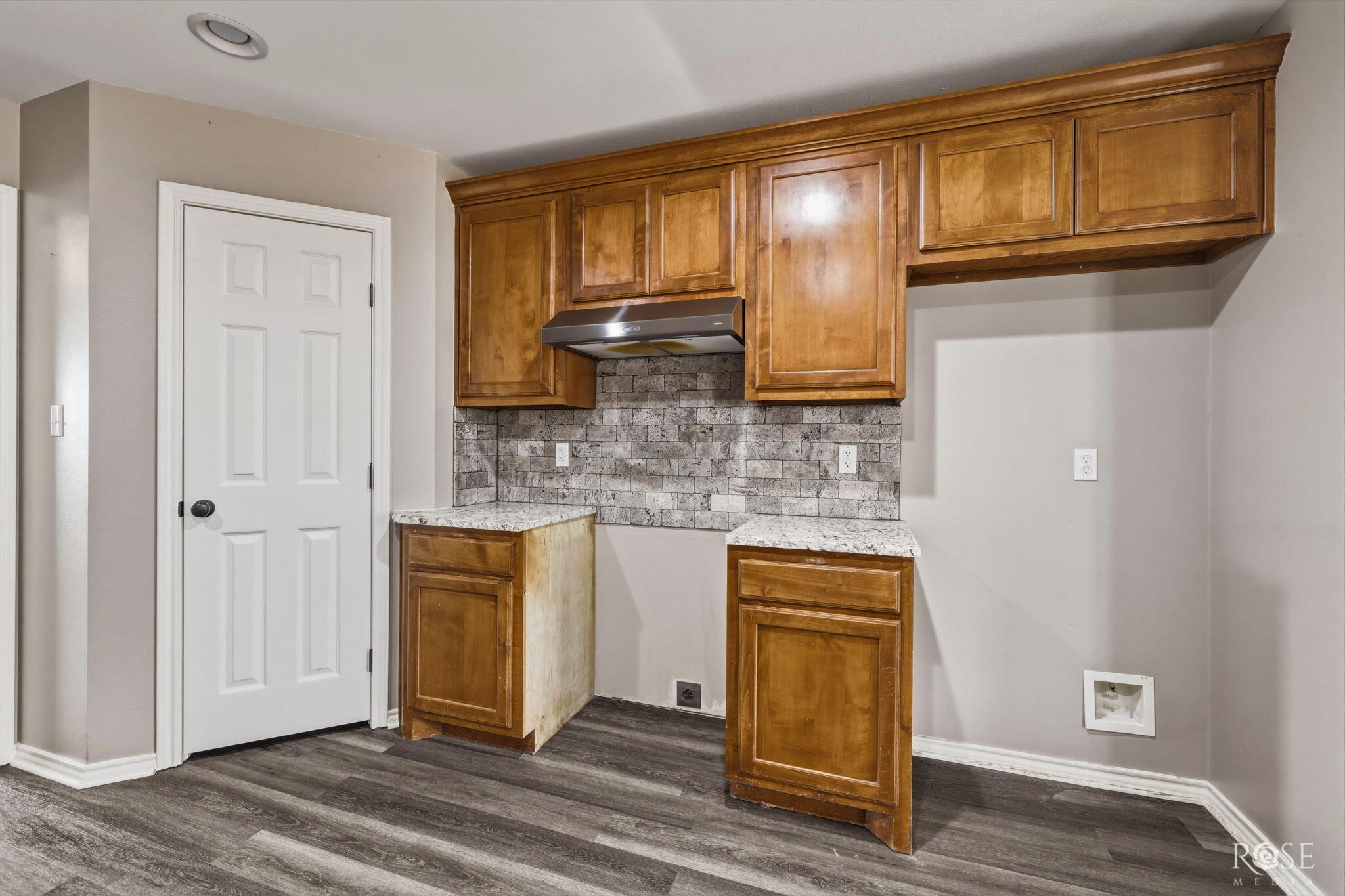5805 Barrington Court Property Photo 16
