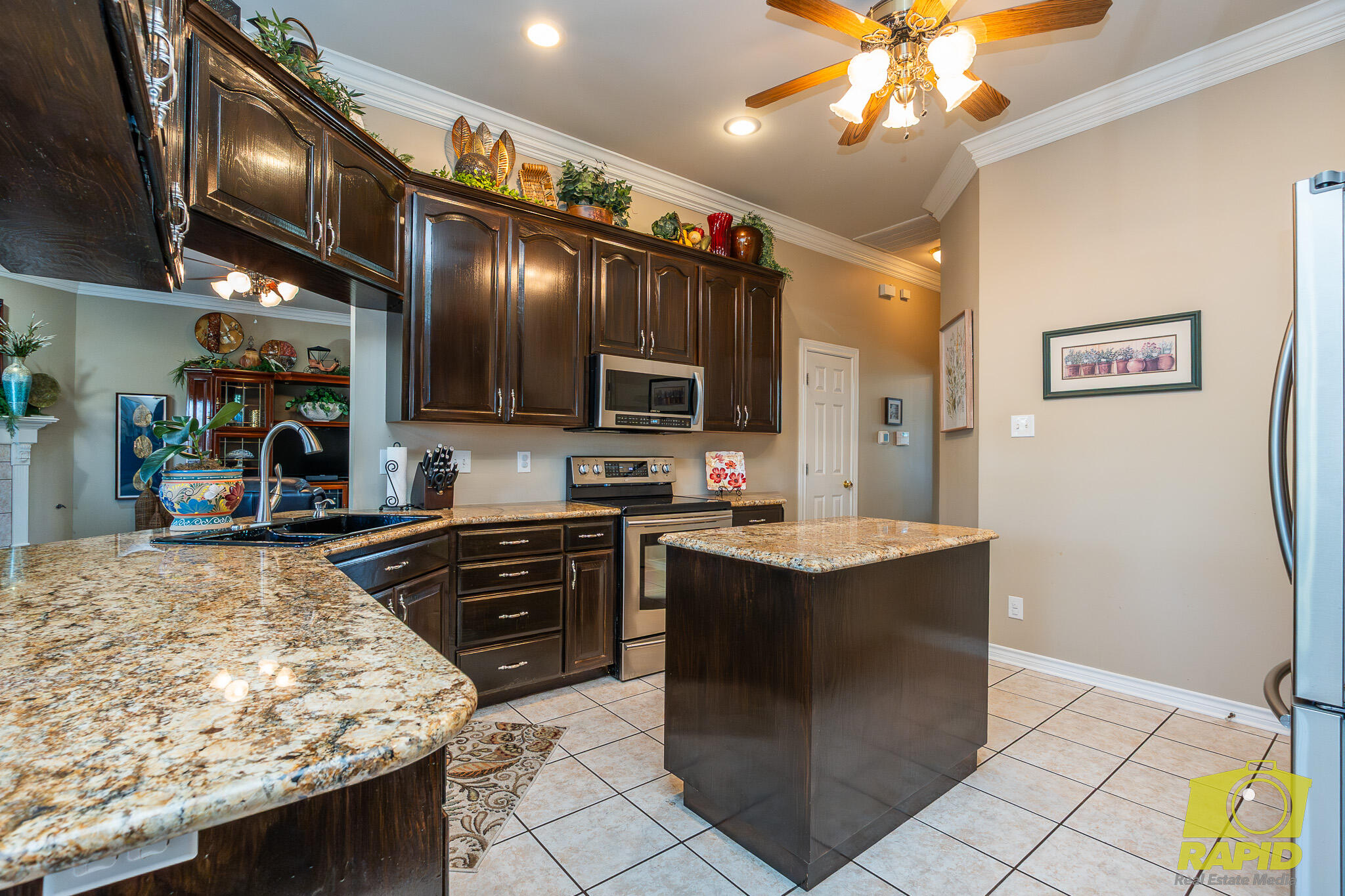 6010 Kingsbridge Drive Property Photo 24