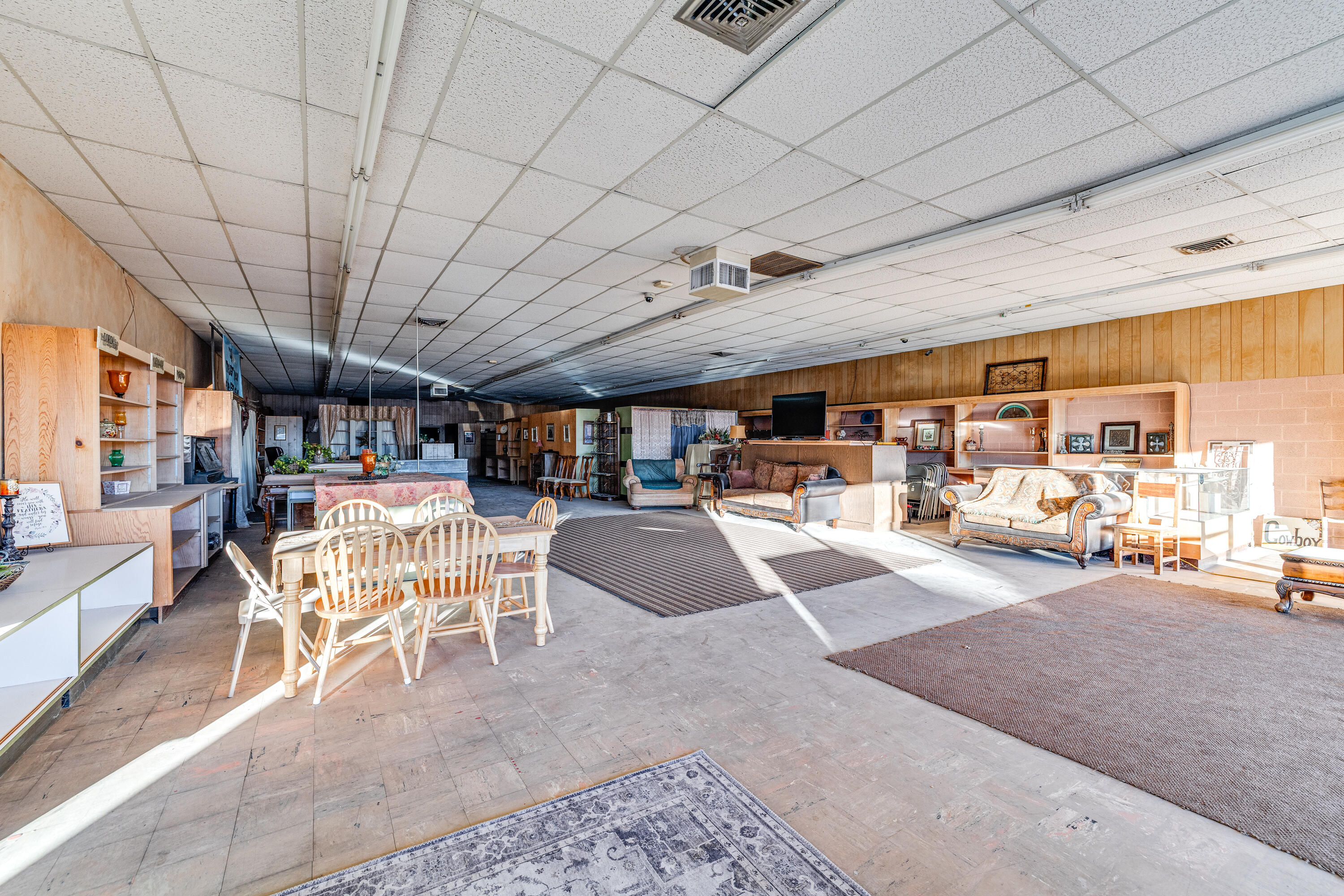 211 N Main Avenue Property Photo 7