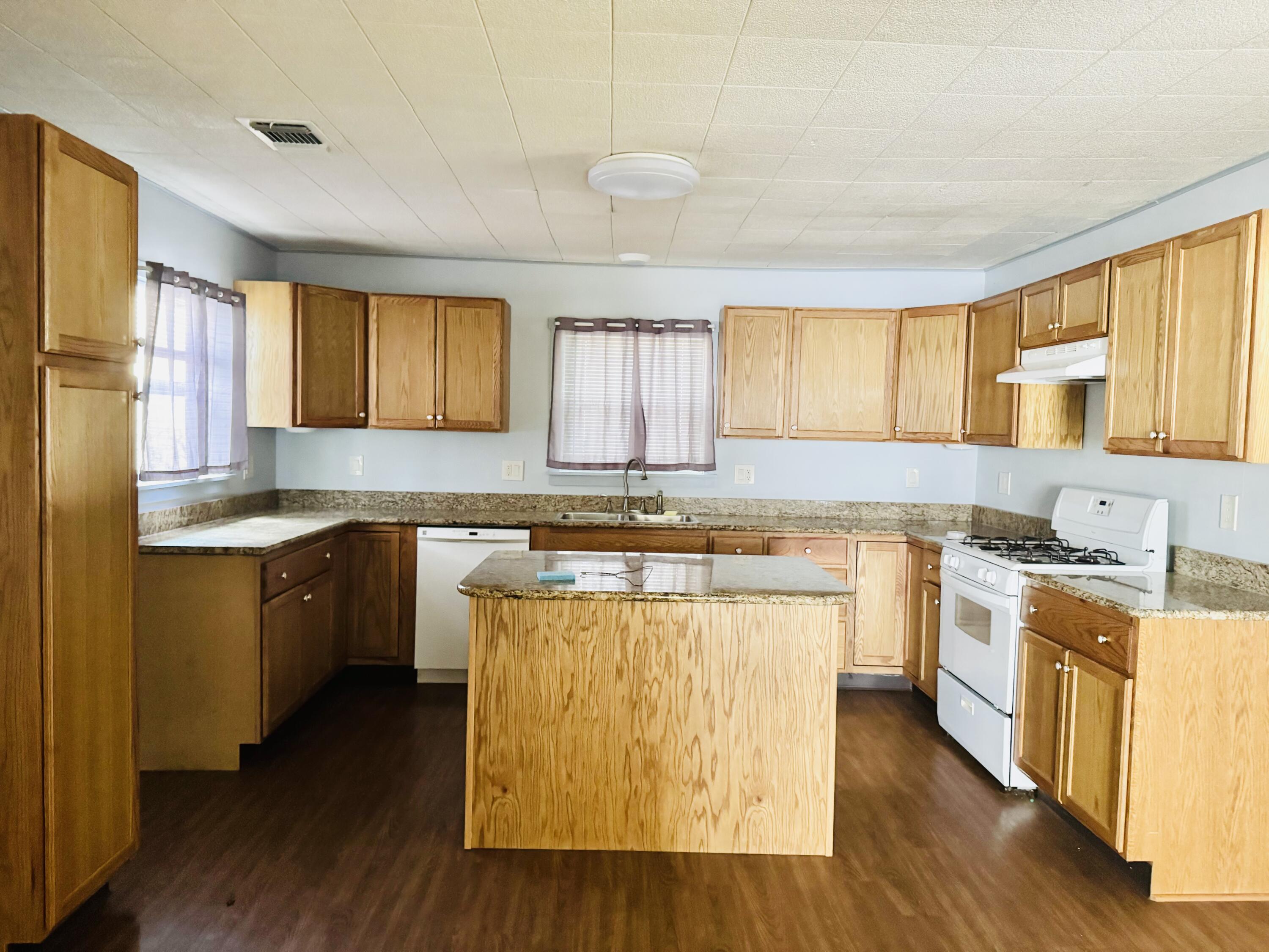 1510 E Harris Avenue Property Photo 1