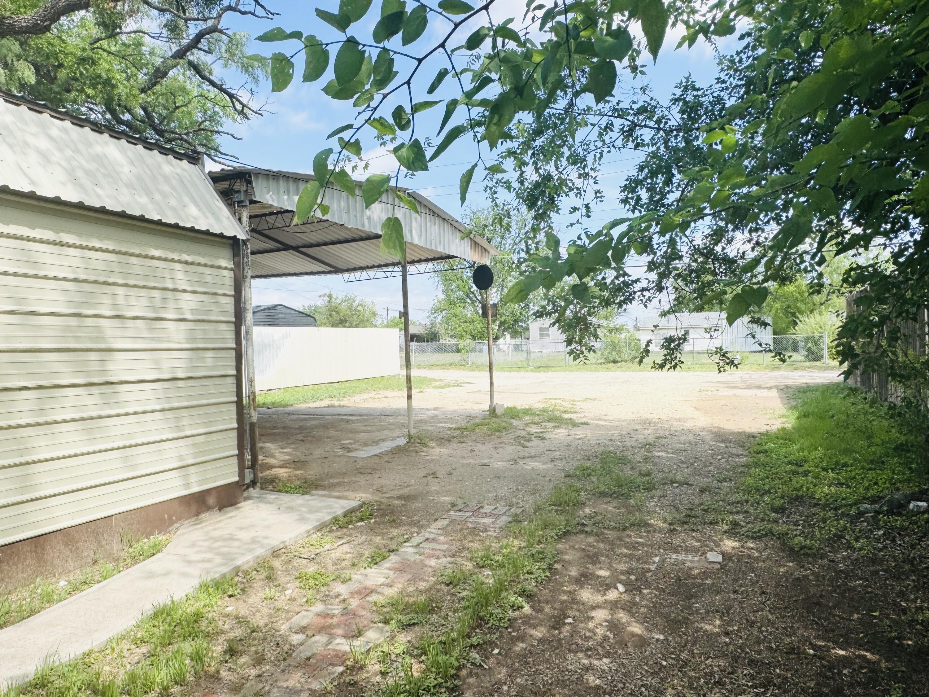 1510 E Harris Avenue Property Photo 4