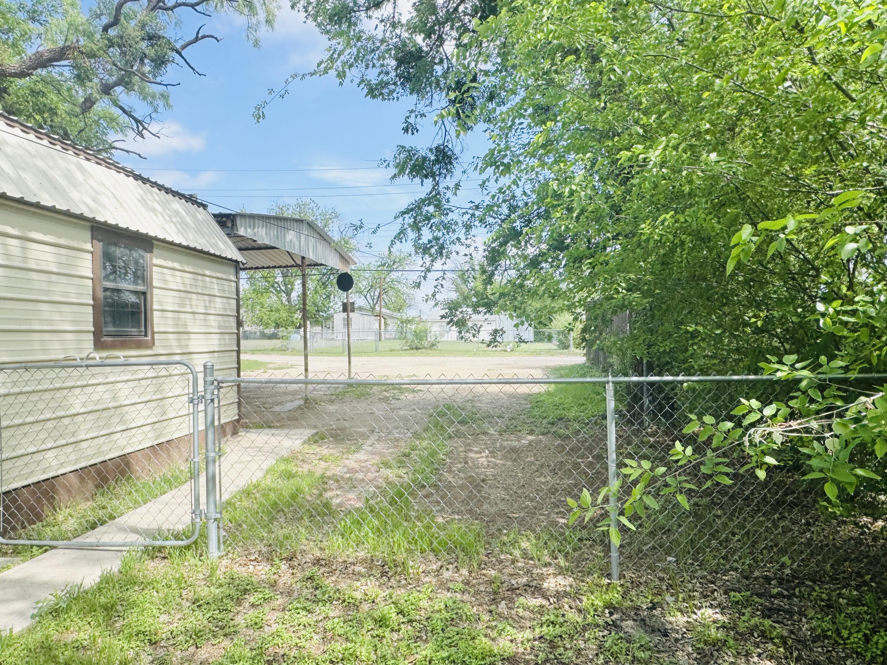 1510 E Harris Avenue Property Photo 5