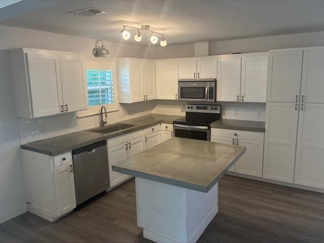 2814 Chimney Rock Lane Property Photo 8