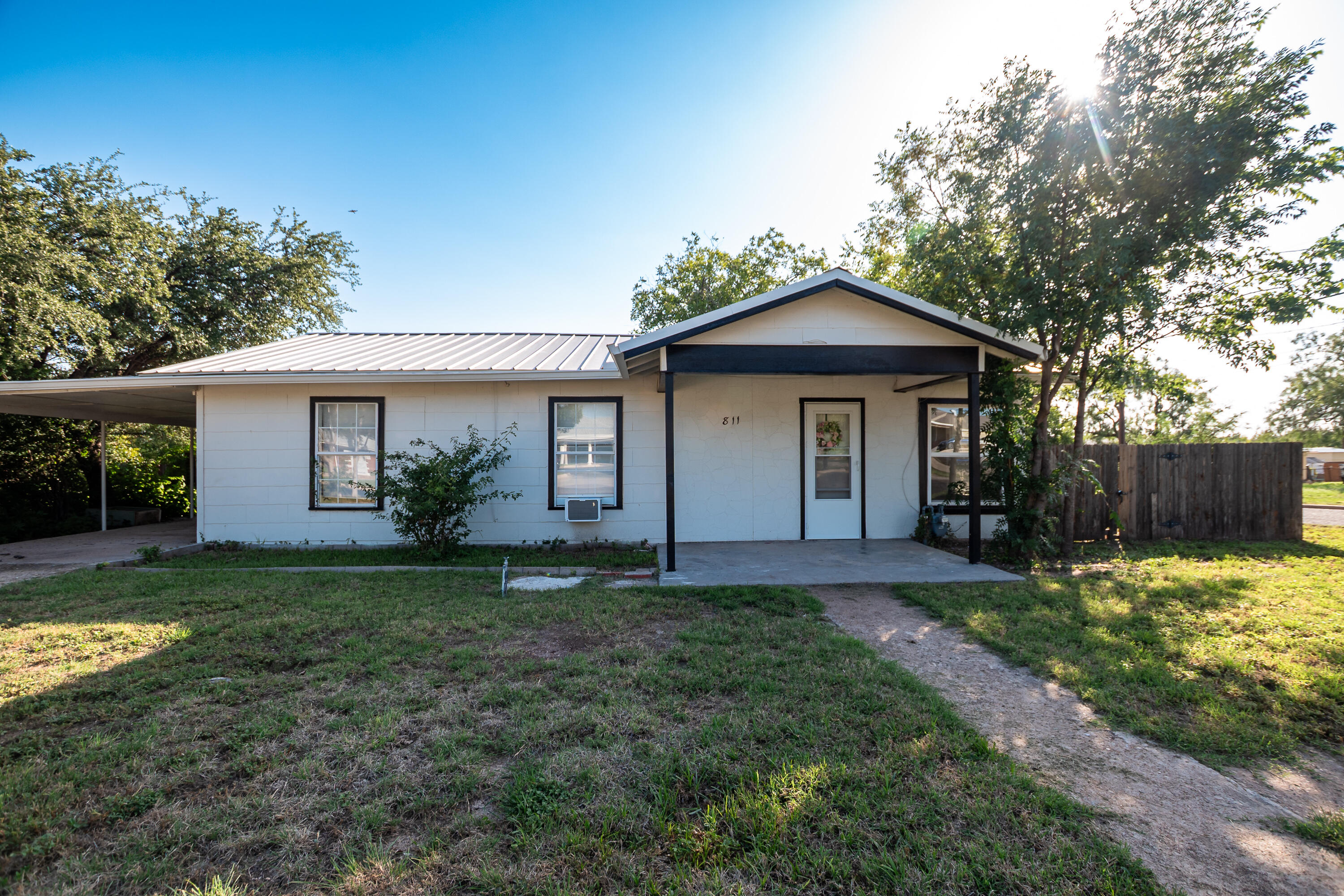 811 Akin Street Property Photo 1