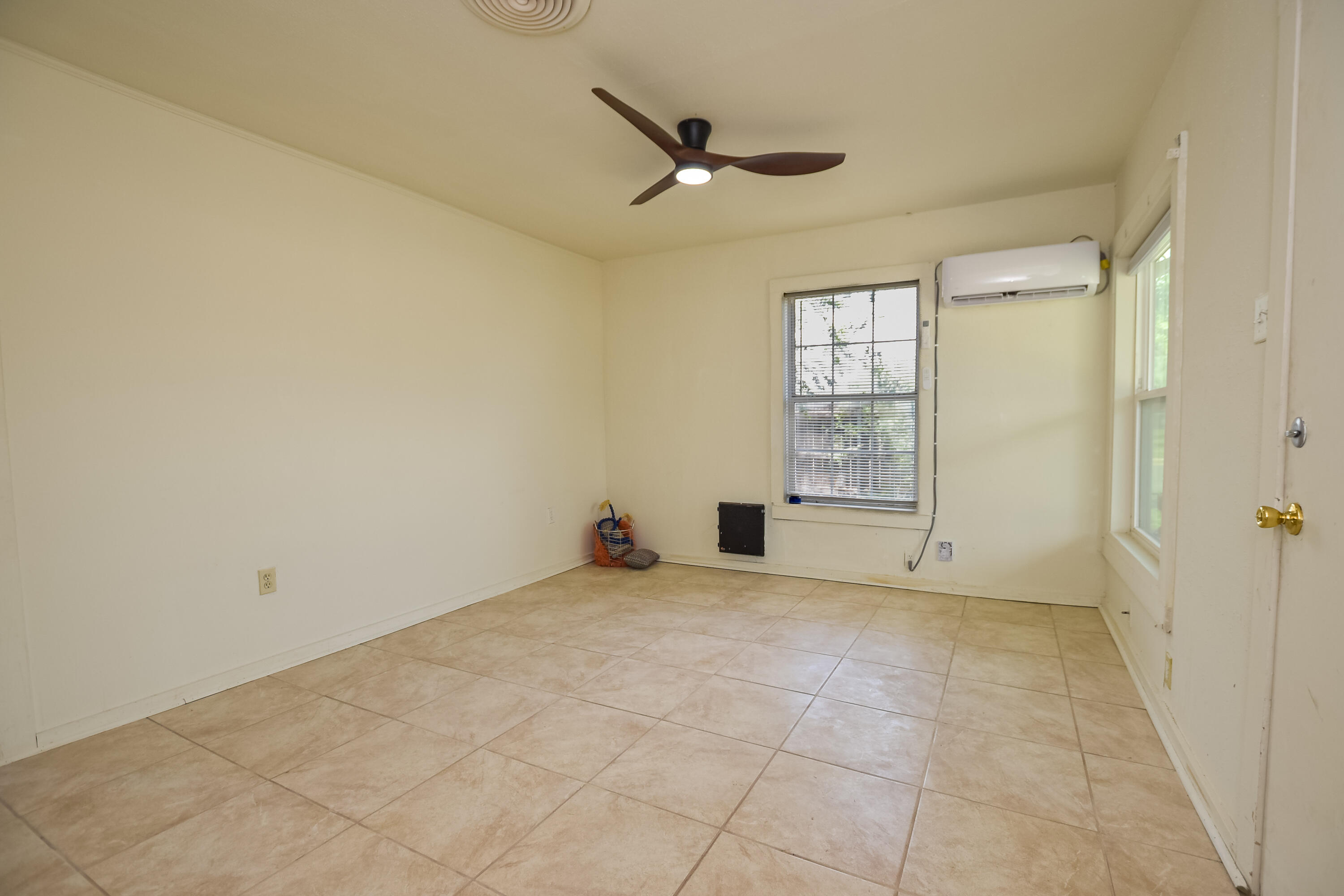 811 Akin Street Property Photo 2
