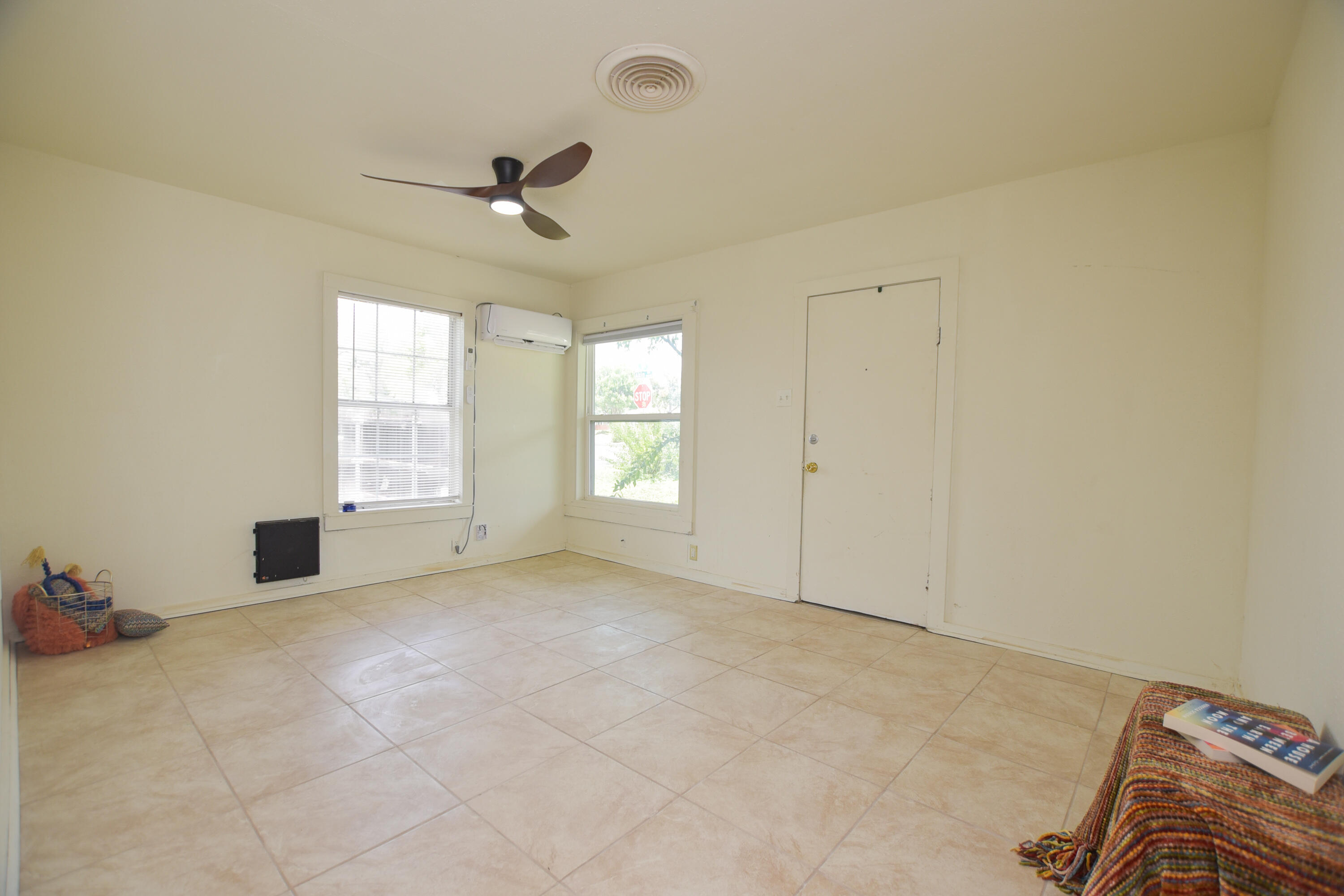 811 Akin Street Property Photo 3