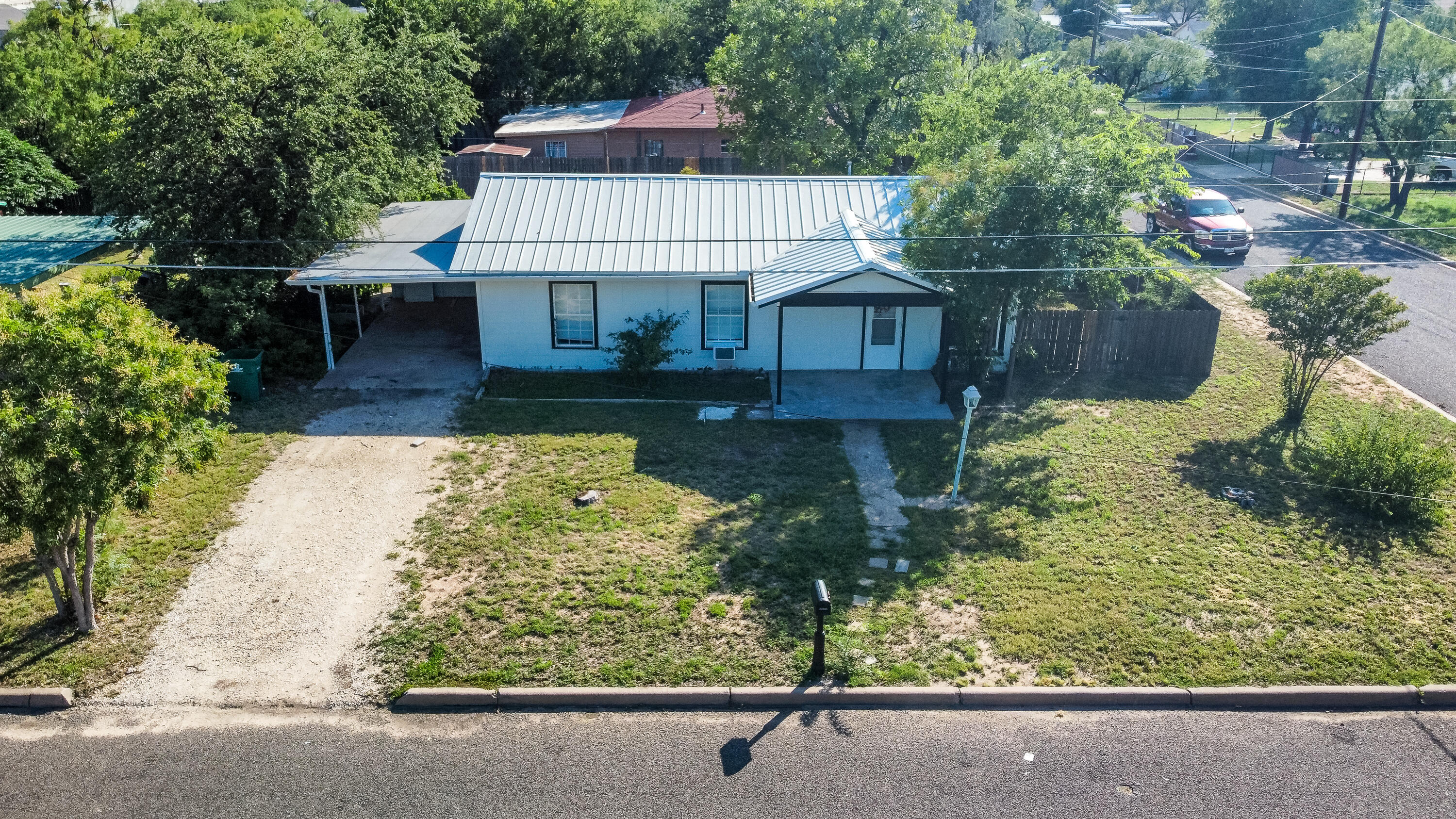 811 Akin Street Property Photo 14