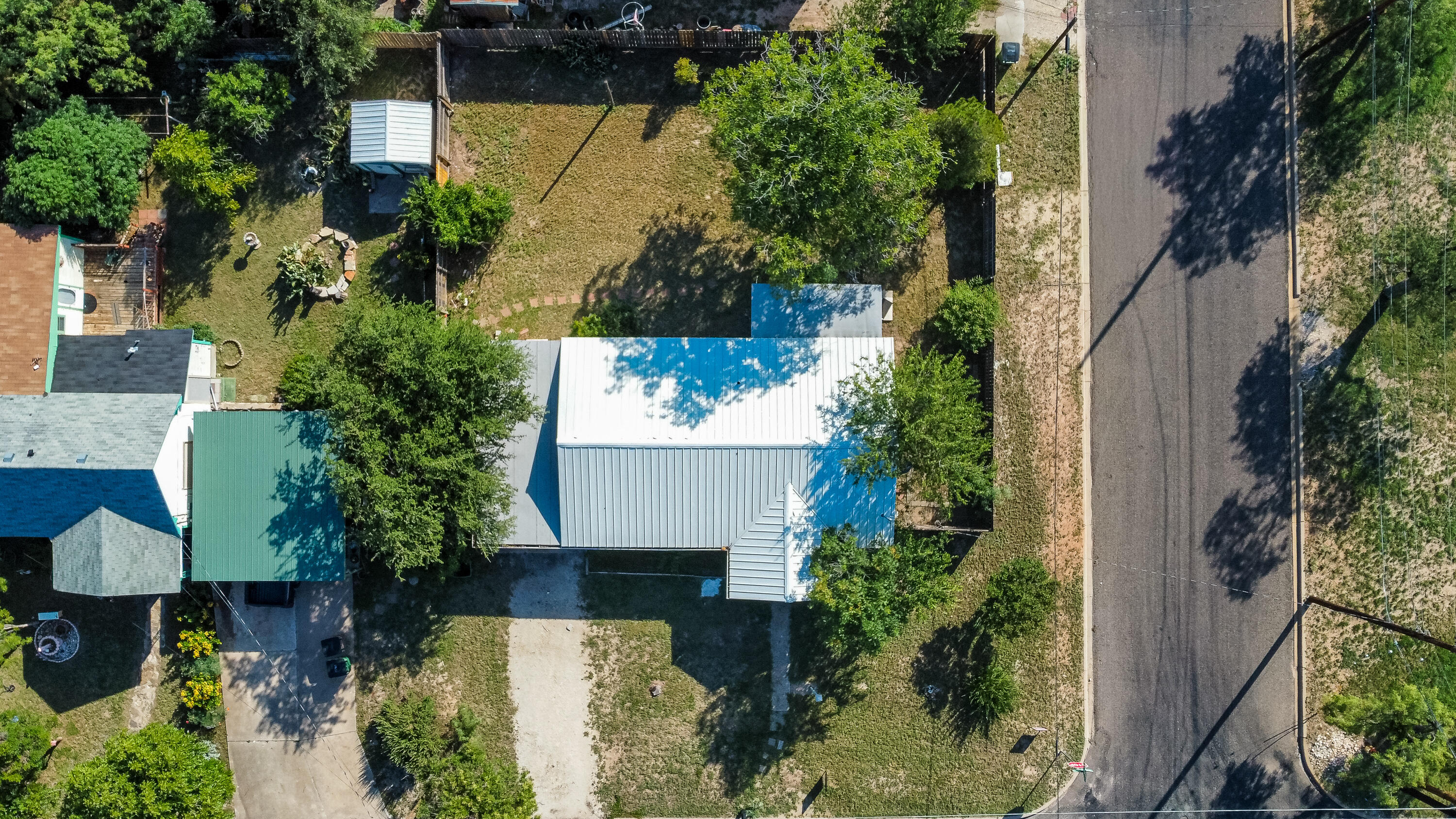811 Akin Street Property Photo 16