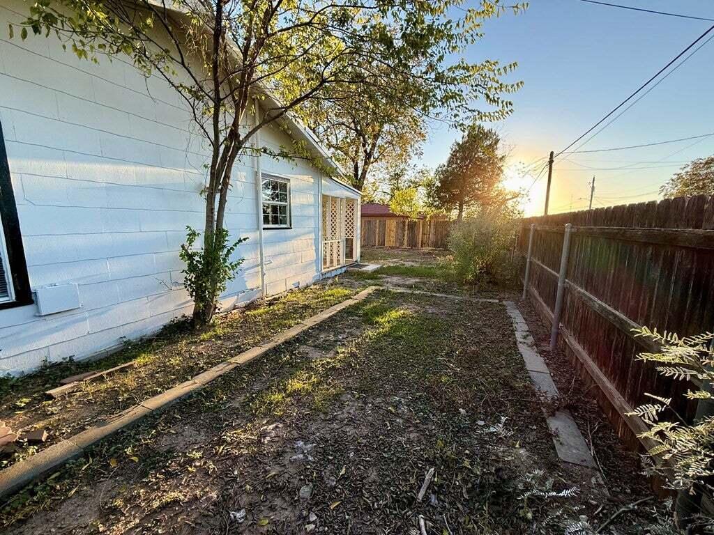 811 Akin Street Property Photo 20