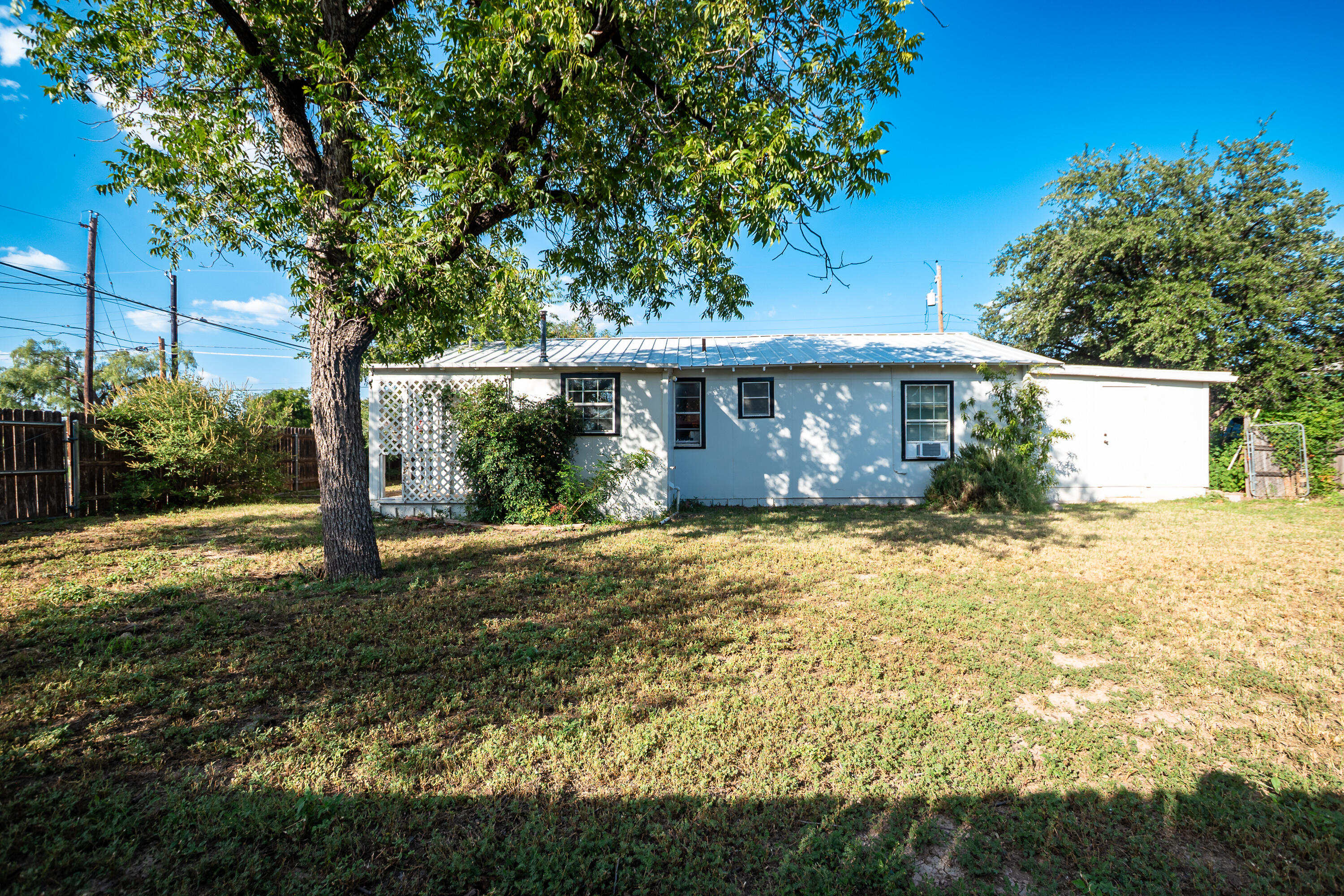 811 Akin Street Property Photo 24