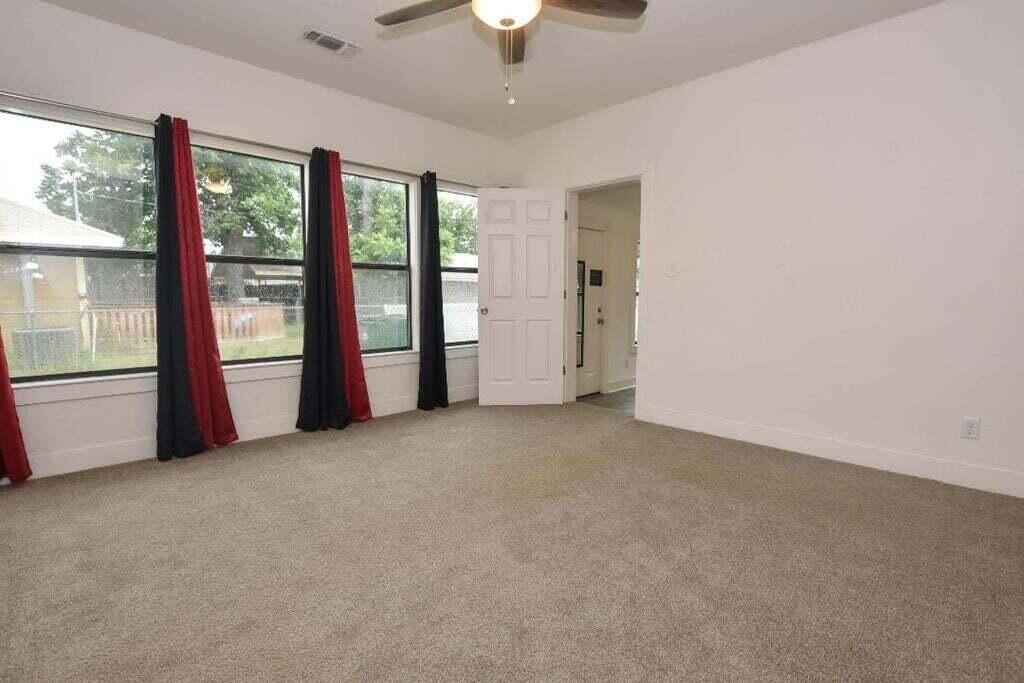 309 N Adams Street Property Photo 18
