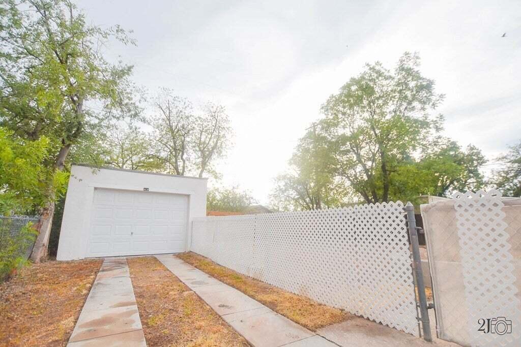 309 N Adams Street Property Photo 28