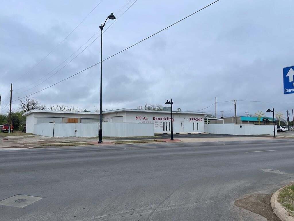 1920 N Chadbourne Street Property Photo 4